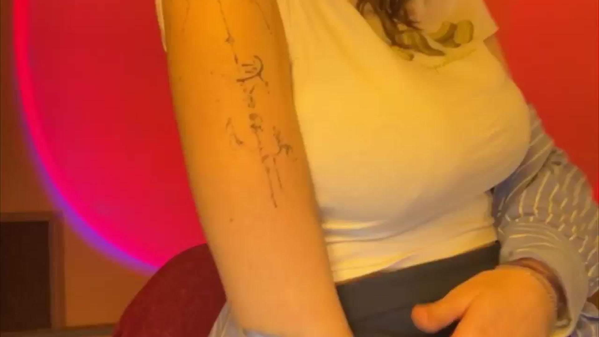 Gallery image thumbnail from LoooneyTunes's myfreecams stream on, 04/20/2025, 20:36 image 18 of 20