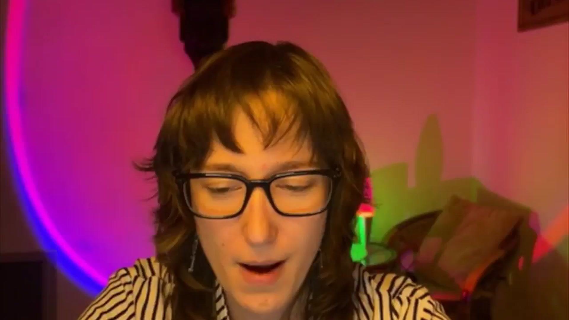 Gallery image thumbnail from LoooneyTunes's myfreecams stream on, 04/21/2025, 21:37 image 15 of 20