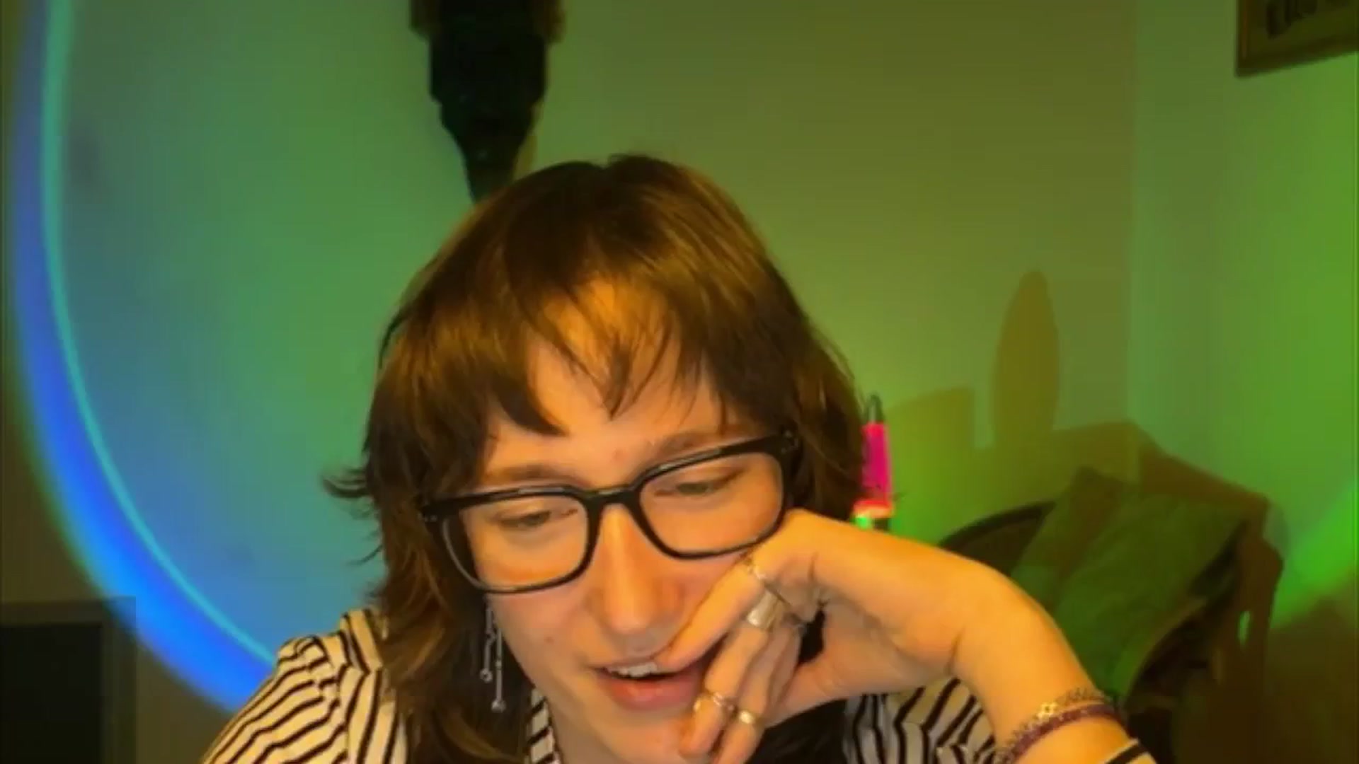 Gallery image thumbnail from LoooneyTunes's myfreecams stream on, 04/21/2025, 21:37 image 19 of 20