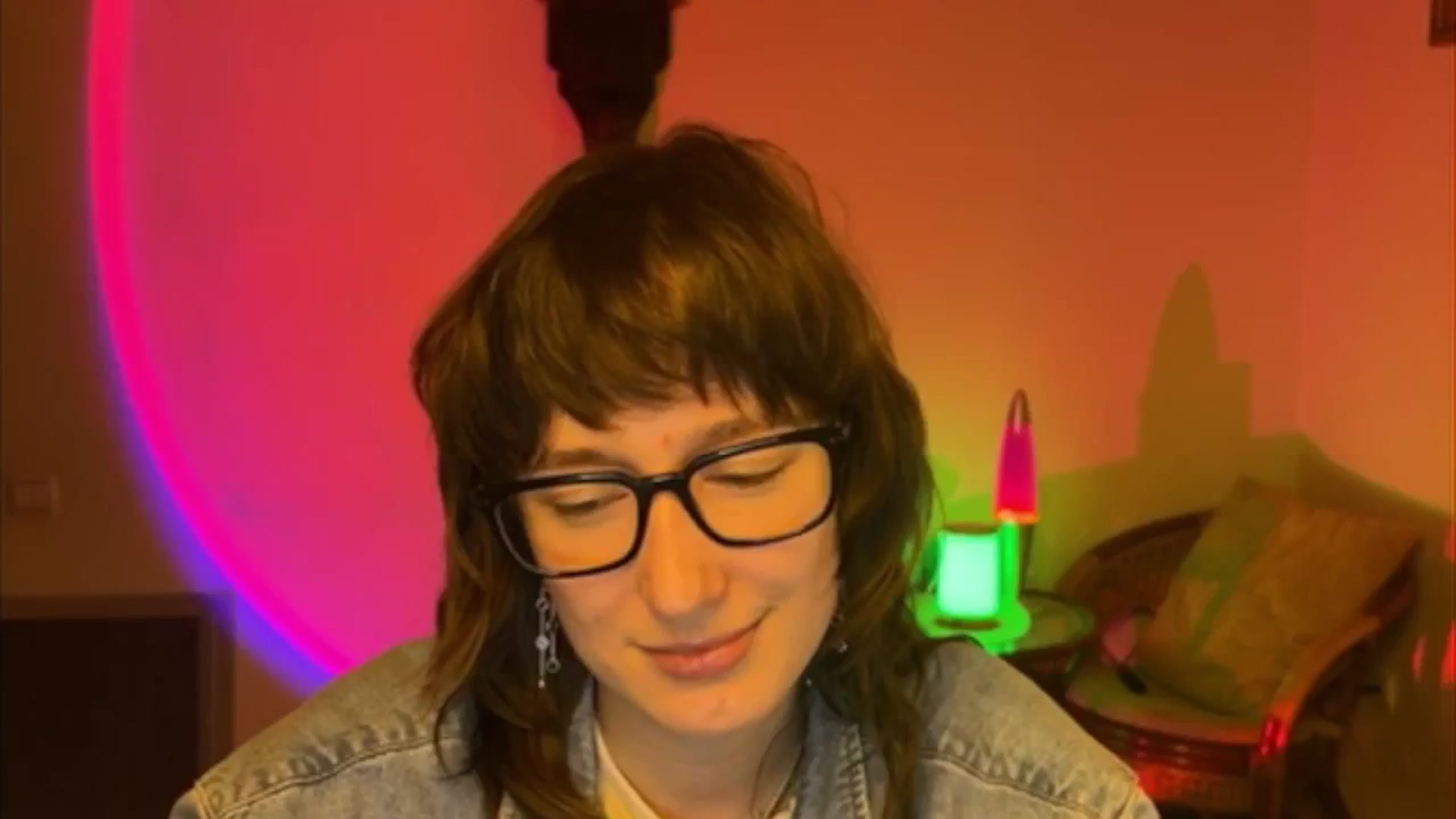 Gallery image thumbnail from LoooneyTunes's myfreecams stream on, 04/22/2025, 18:16 image 1 of 20