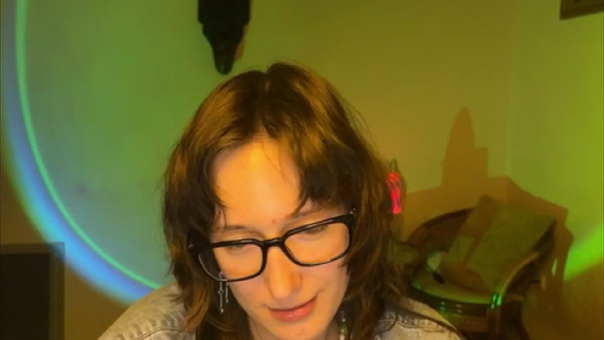 Gallery image thumbnail from LoooneyTunes's myfreecams stream on, 04/22/2025, 20:21 image 14 of 20