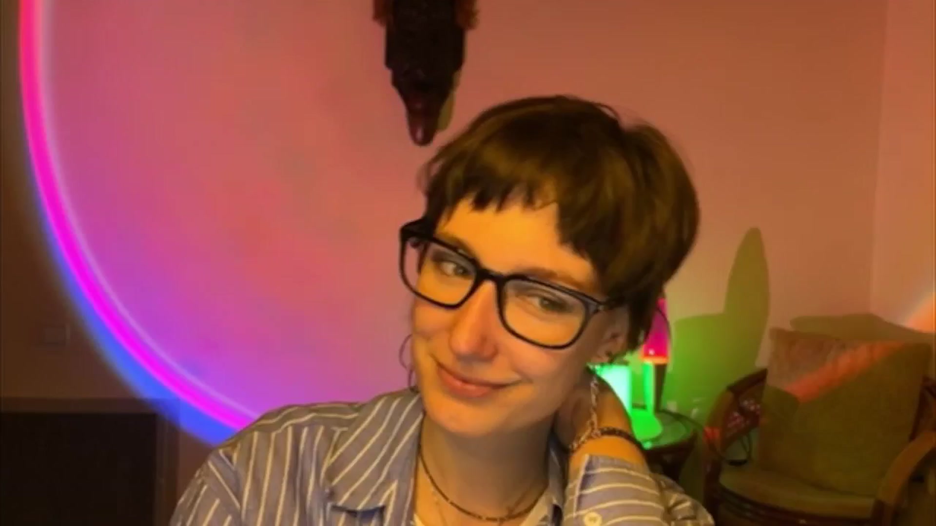 Gallery image thumbnail from LoooneyTunes's myfreecams stream on, 05/05/2025, 20:28 image 17 of 20