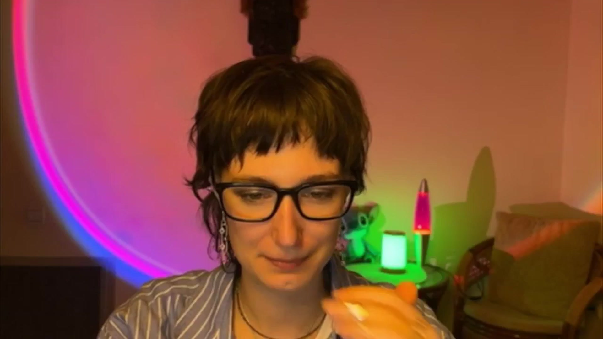 Gallery image thumbnail from LoooneyTunes's myfreecams stream on, 05/05/2025, 20:28 image 16 of 20