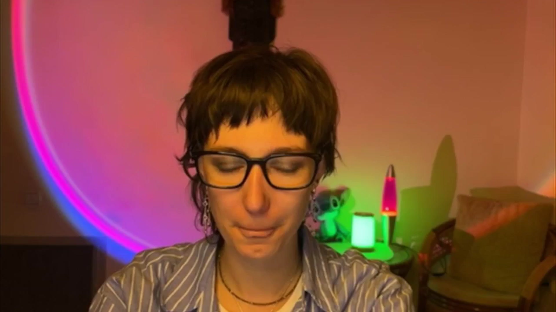 Gallery image thumbnail from LoooneyTunes's myfreecams stream on, 05/05/2025, 20:28 image 15 of 20
