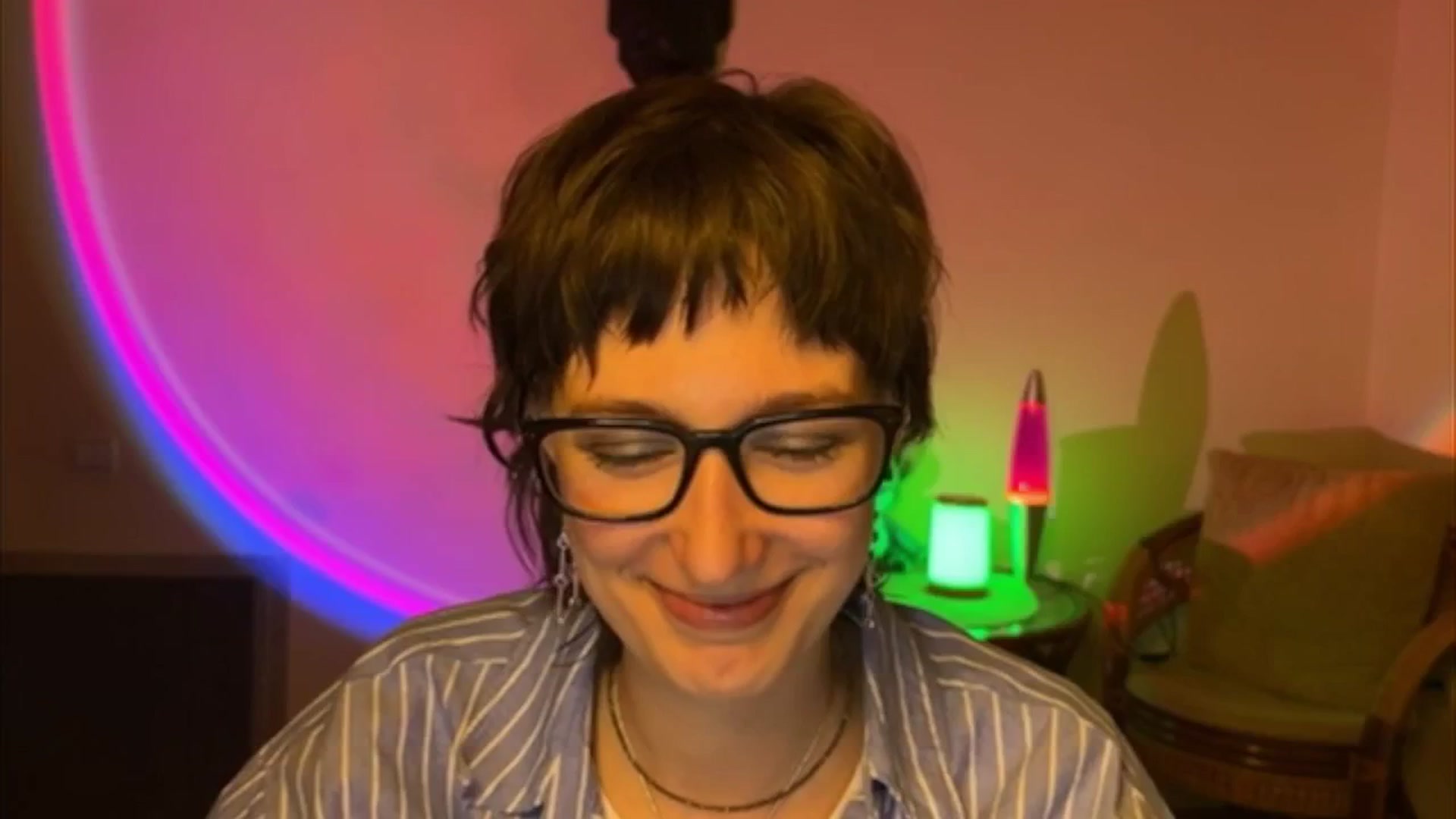 Gallery image thumbnail from LoooneyTunes's myfreecams stream on, 05/05/2025, 21:20 image 15 of 20