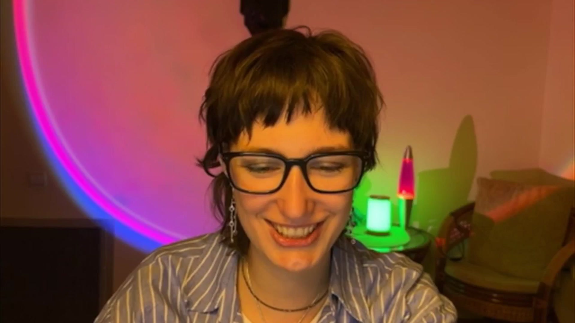 Gallery image thumbnail from LoooneyTunes's myfreecams stream on, 05/05/2025, 21:20 image 7 of 20