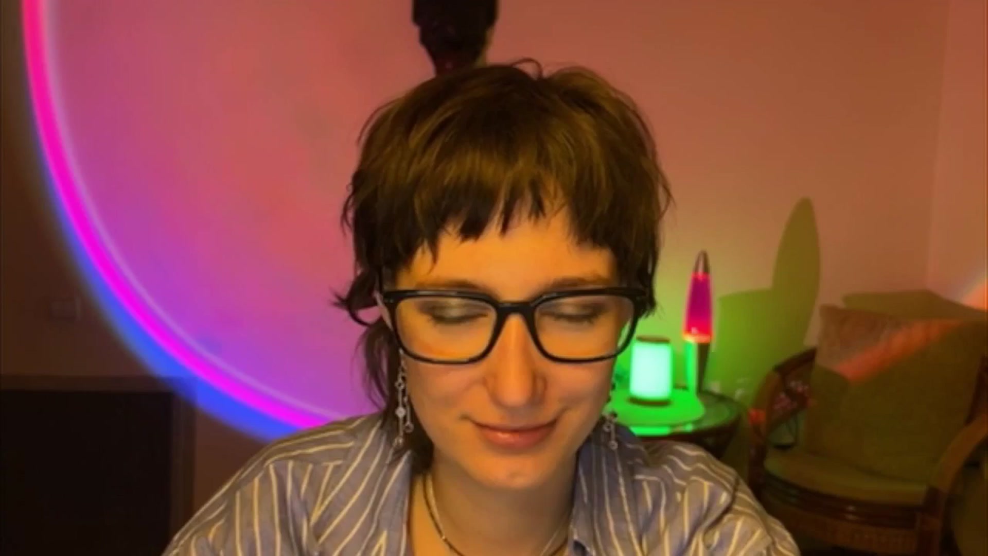 Gallery image thumbnail from LoooneyTunes's myfreecams stream on, 05/05/2025, 21:20 image 10 of 20
