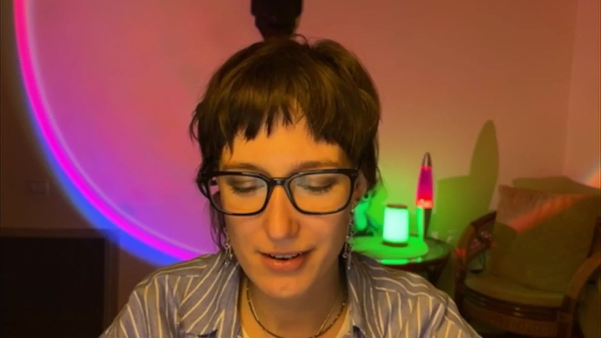 Gallery image thumbnail from LoooneyTunes's myfreecams stream on, 05/05/2025, 21:20 image 19 of 20