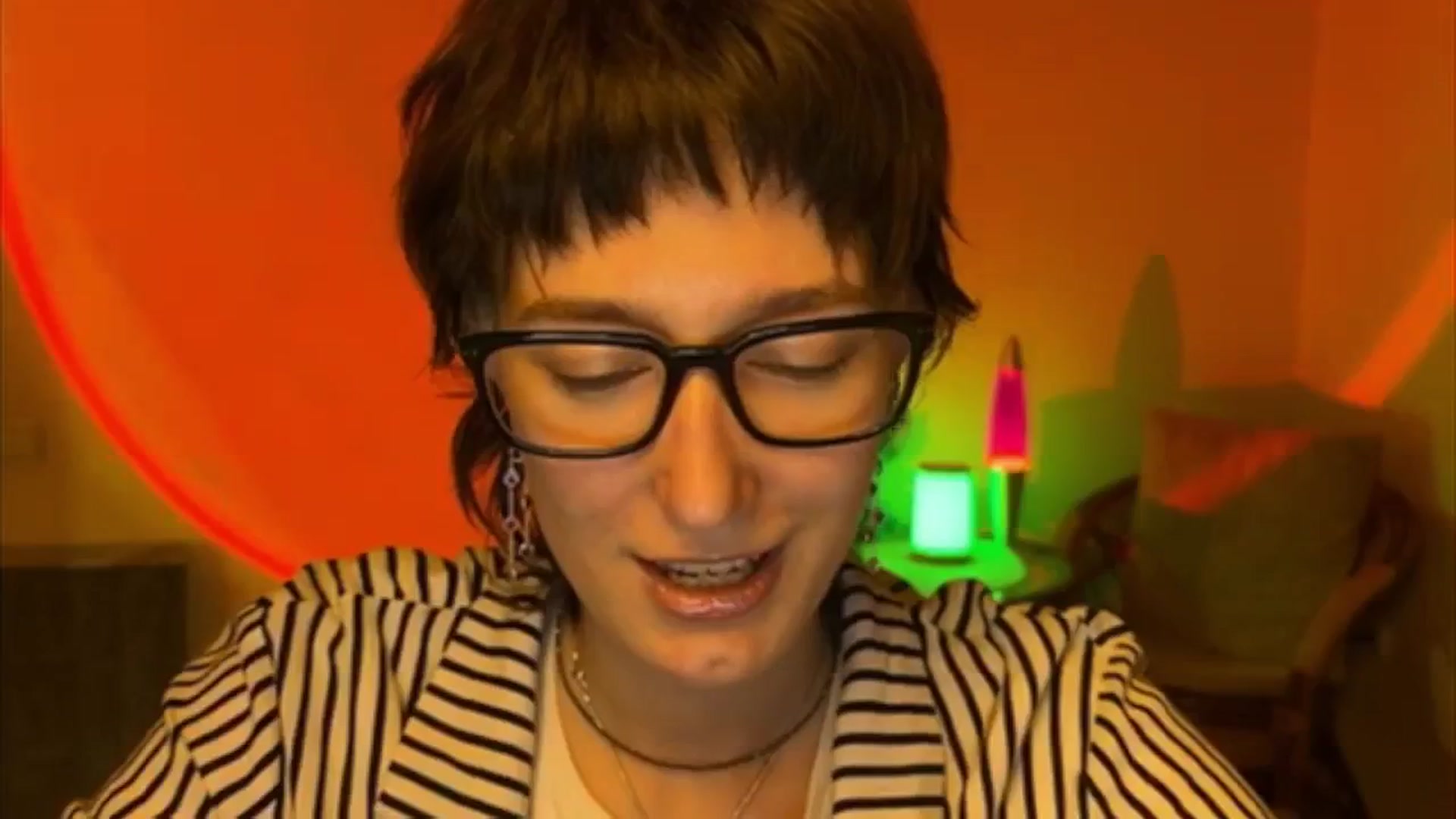 Gallery image thumbnail from LoooneyTunes's myfreecams stream on, 05/06/2025, 19:58 image 15 of 20