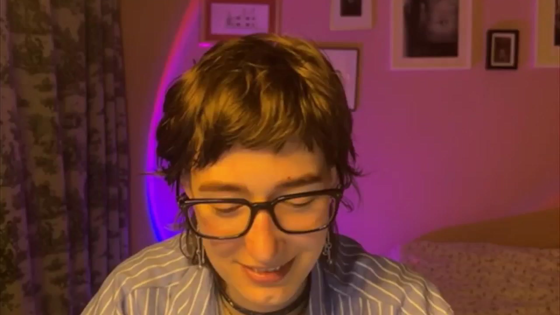 Gallery image thumbnail from LoooneyTunes's myfreecams stream on, 05/15/2025, 19:11 image 14 of 20