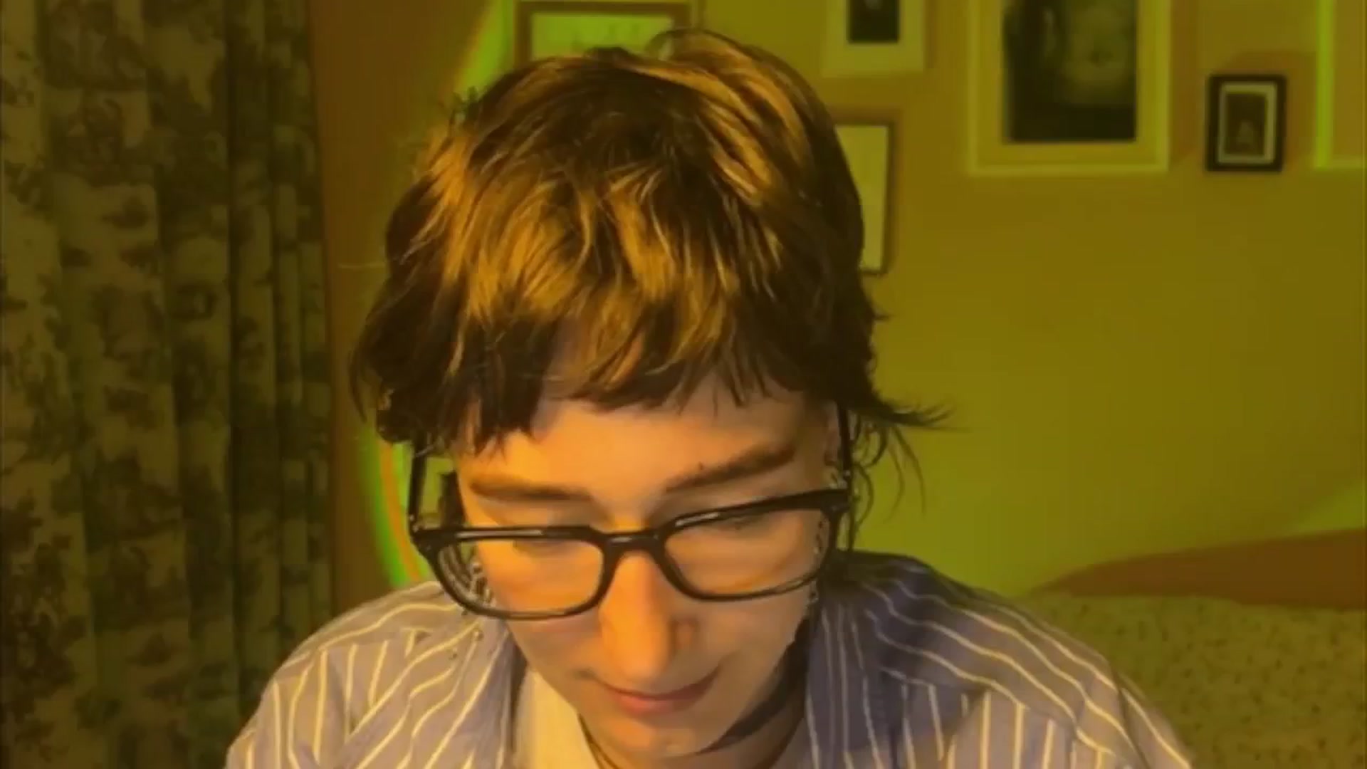 Gallery image thumbnail from LoooneyTunes's myfreecams stream on, 05/15/2025, 20:36 image 19 of 20