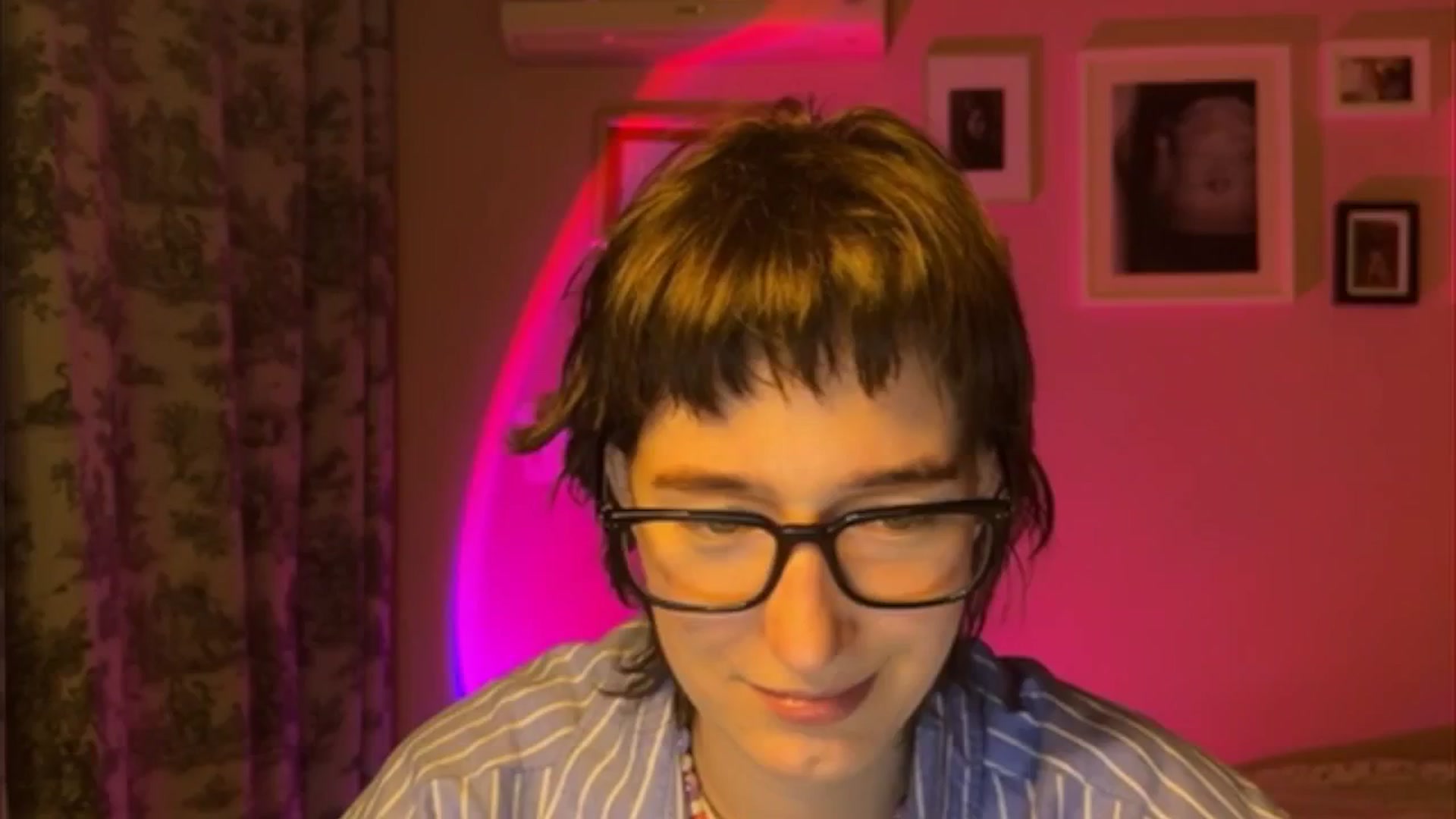 Gallery image thumbnail from LoooneyTunes's myfreecams stream on, 05/18/2025, 20:22 image 8 of 20