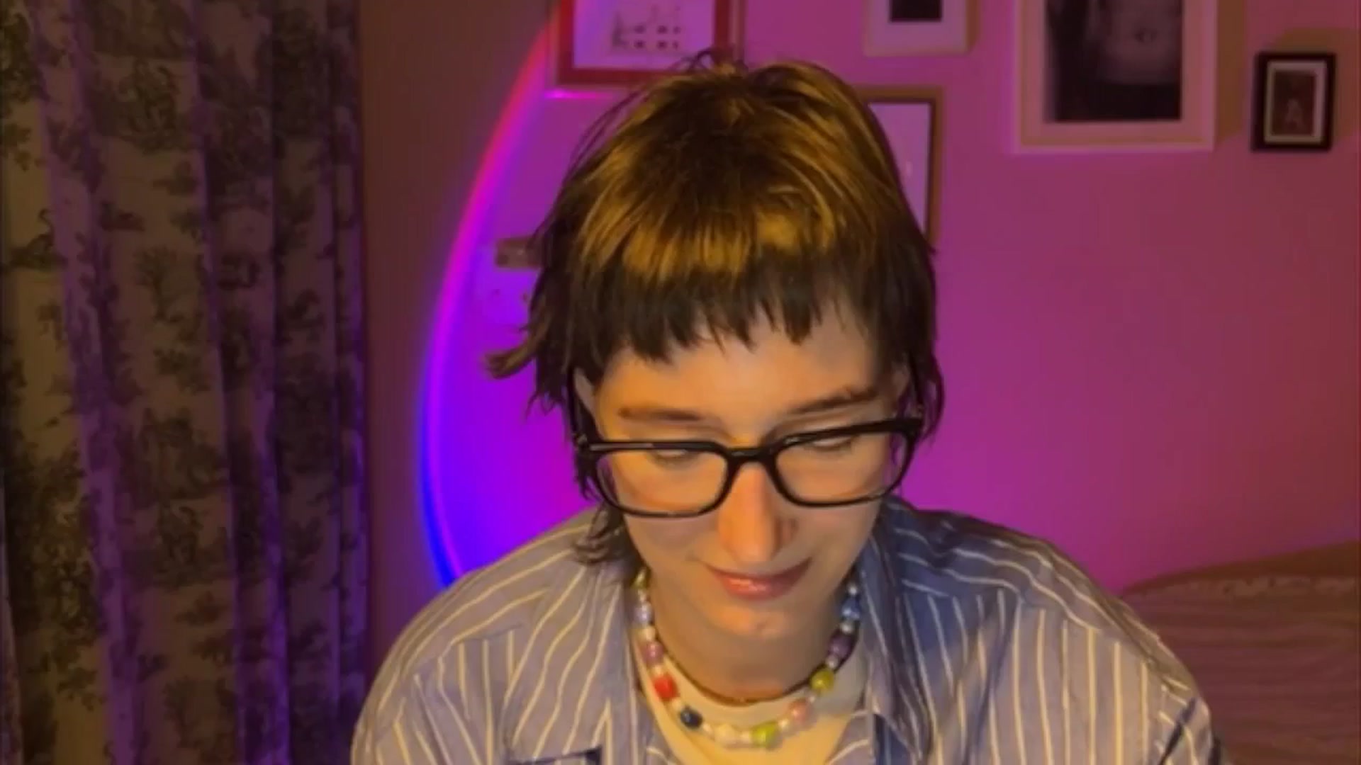 Gallery image thumbnail from LoooneyTunes's myfreecams stream on, 05/18/2025, 20:22 image 15 of 20