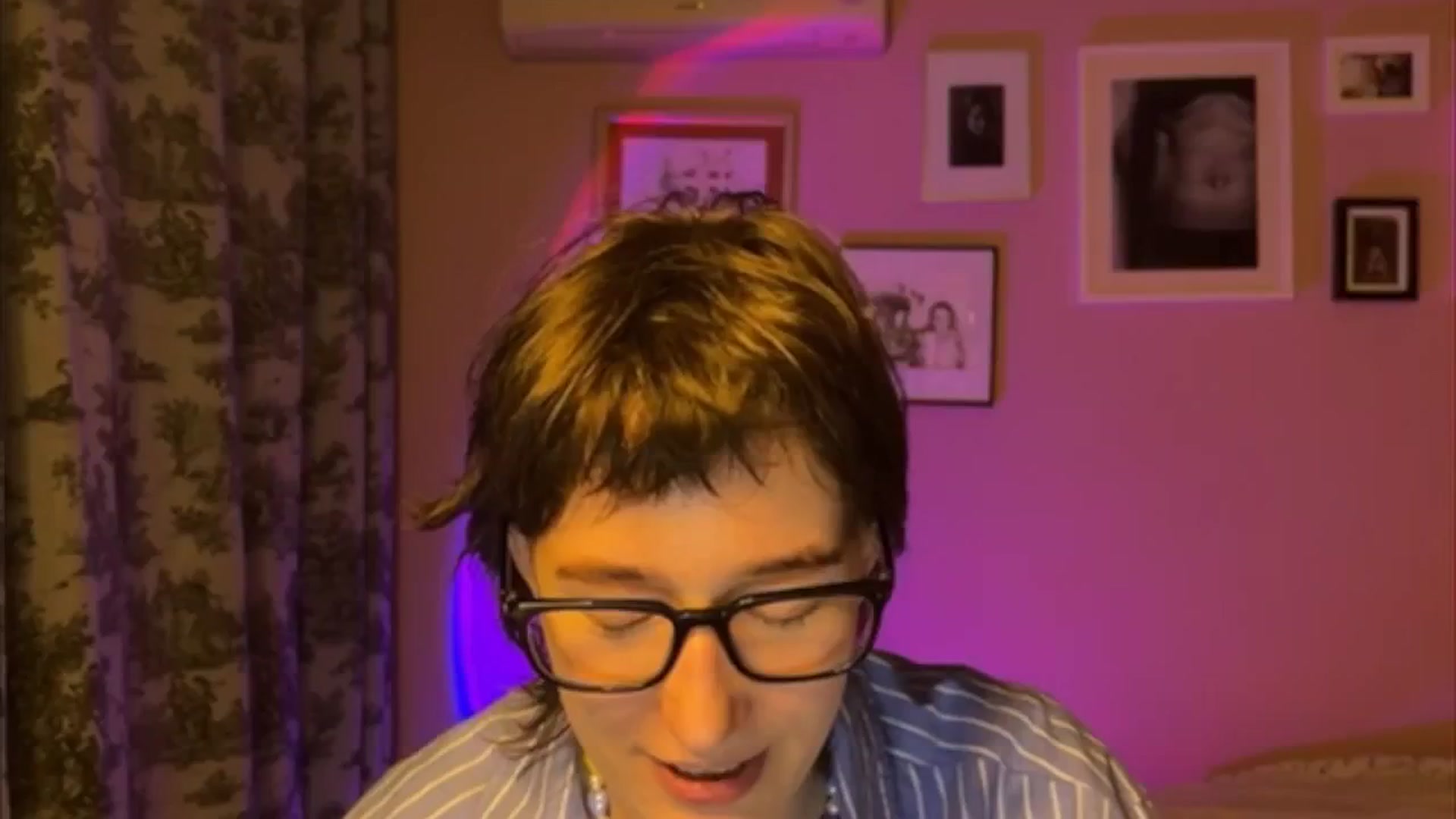 Gallery image thumbnail from LoooneyTunes's myfreecams stream on, 05/18/2025, 20:22 image 2 of 20