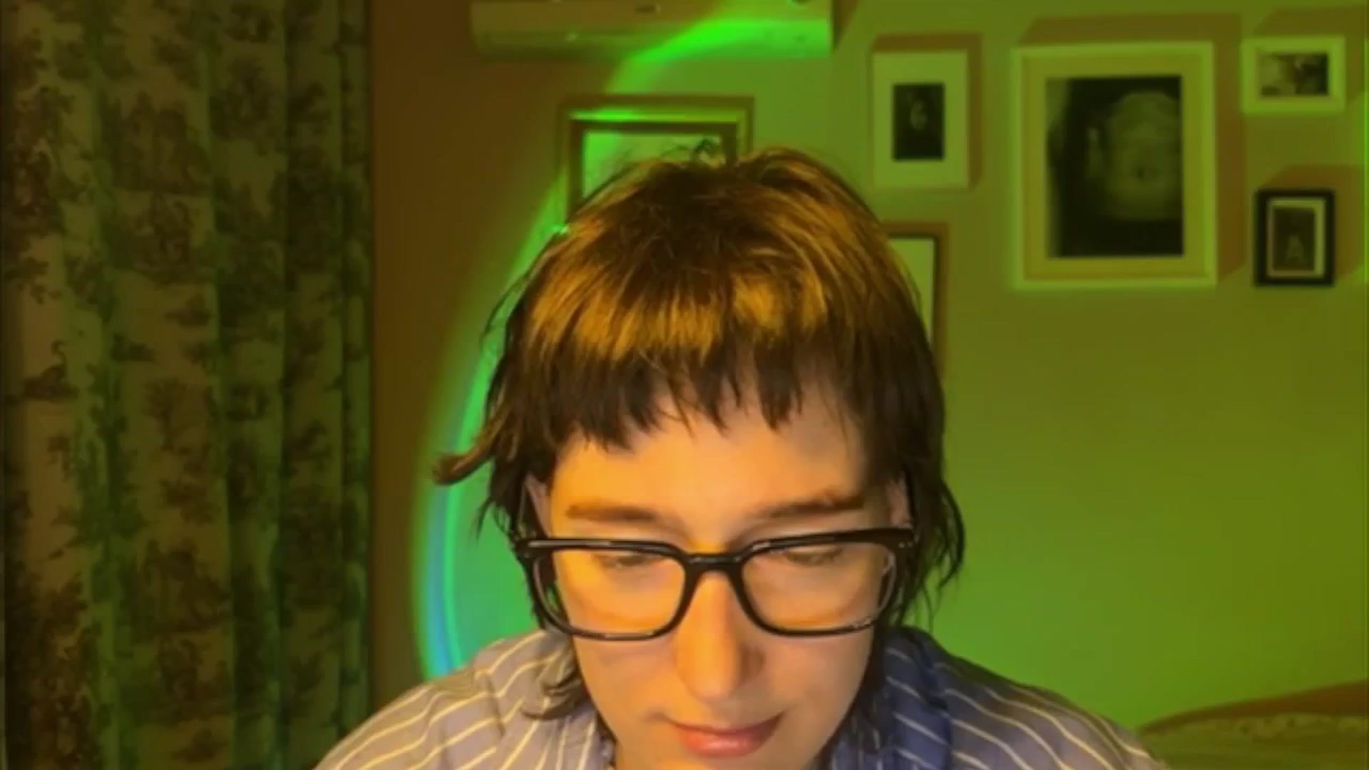 Gallery image thumbnail from LoooneyTunes's myfreecams stream on, 05/18/2025, 20:22 image 11 of 20