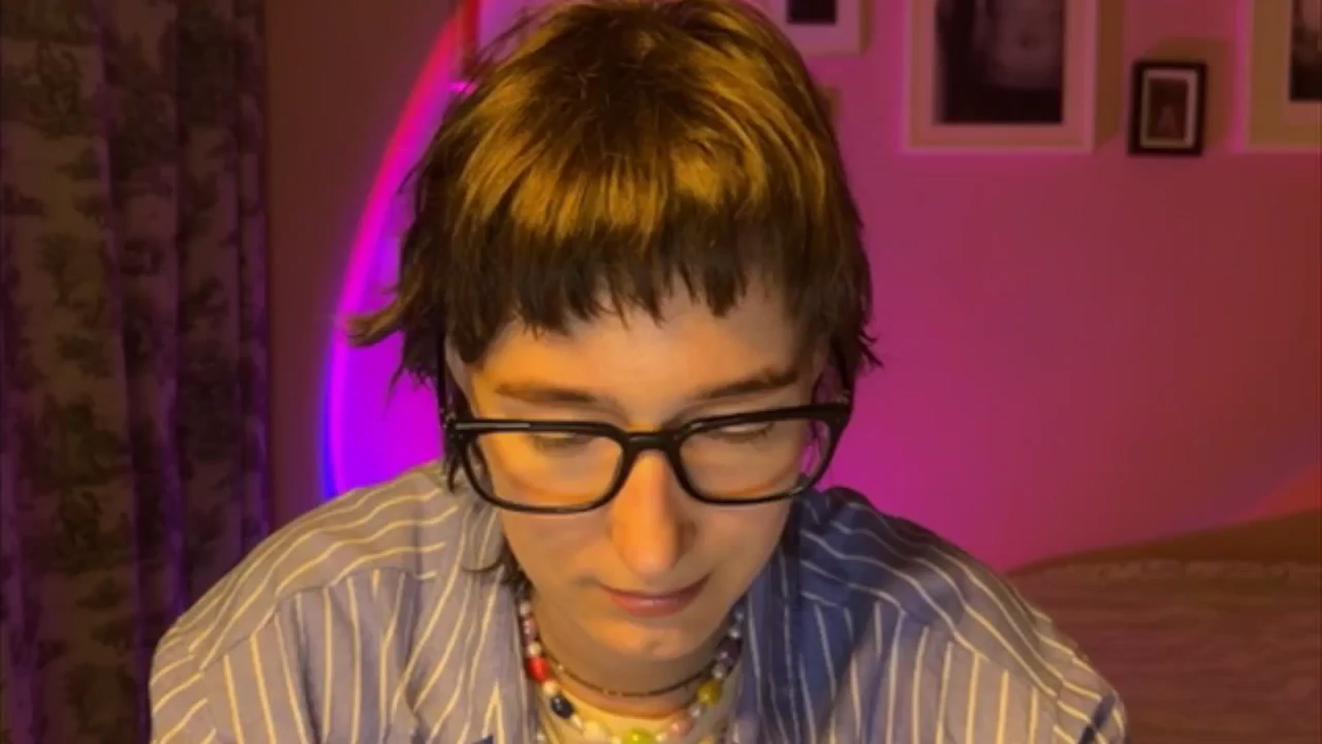 Gallery image thumbnail from LoooneyTunes's myfreecams stream on, 05/18/2025, 20:49 image 16 of 20