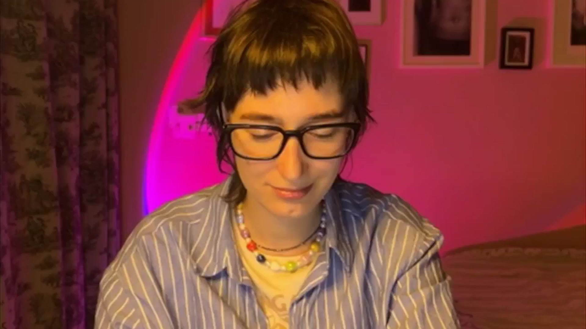 Gallery image thumbnail from LoooneyTunes's myfreecams stream on, 05/18/2025, 20:49 image 19 of 20
