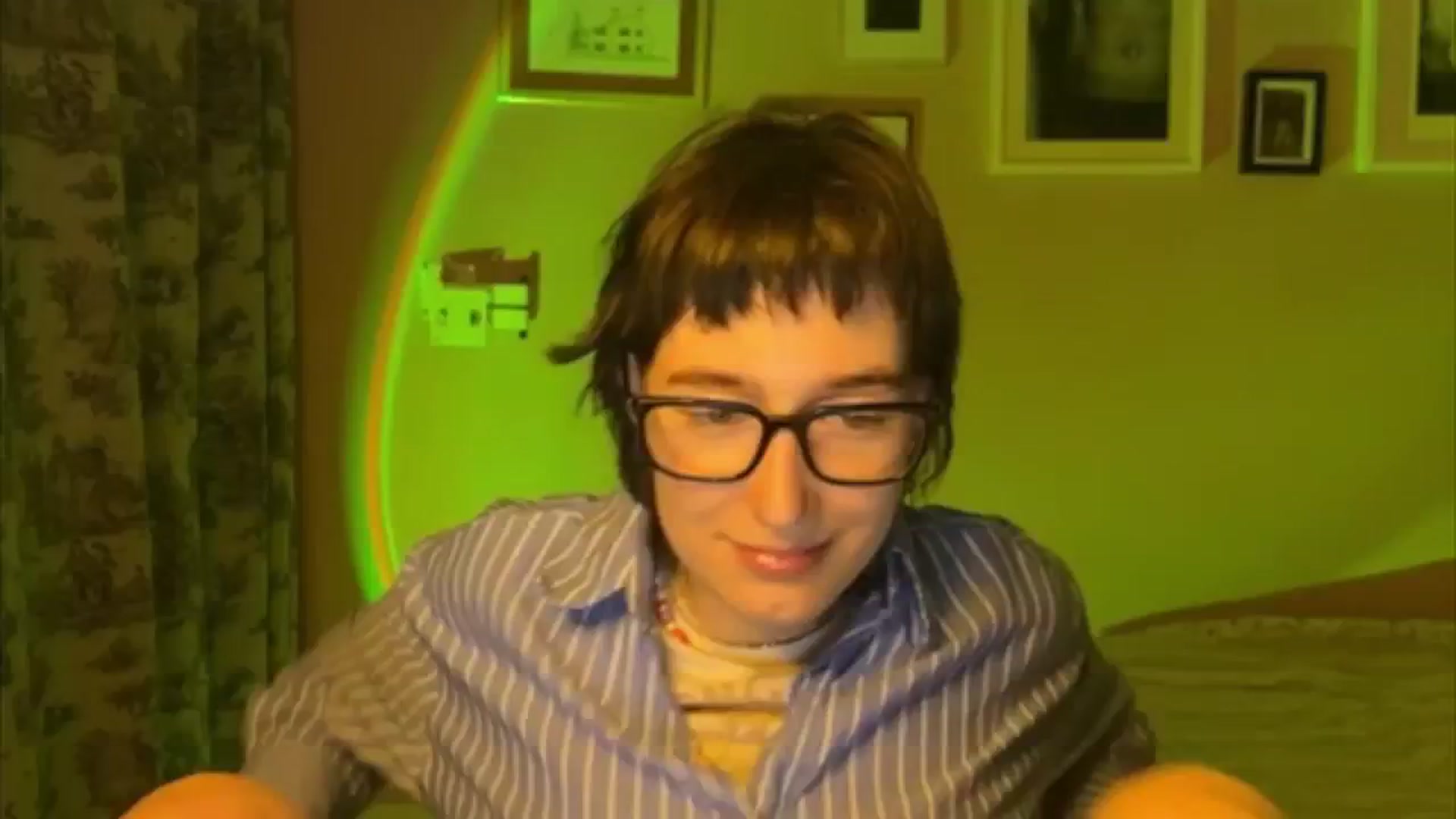 Gallery image thumbnail from LoooneyTunes's myfreecams stream on, 05/18/2025, 20:49 image 8 of 20