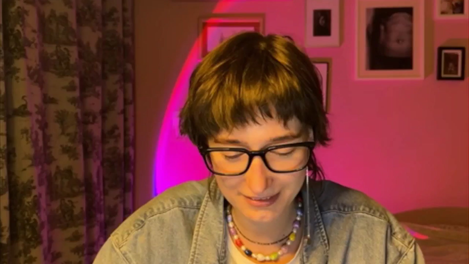 Gallery image thumbnail from LoooneyTunes's myfreecams stream on, 05/20/2025, 21:54 image 13 of 20