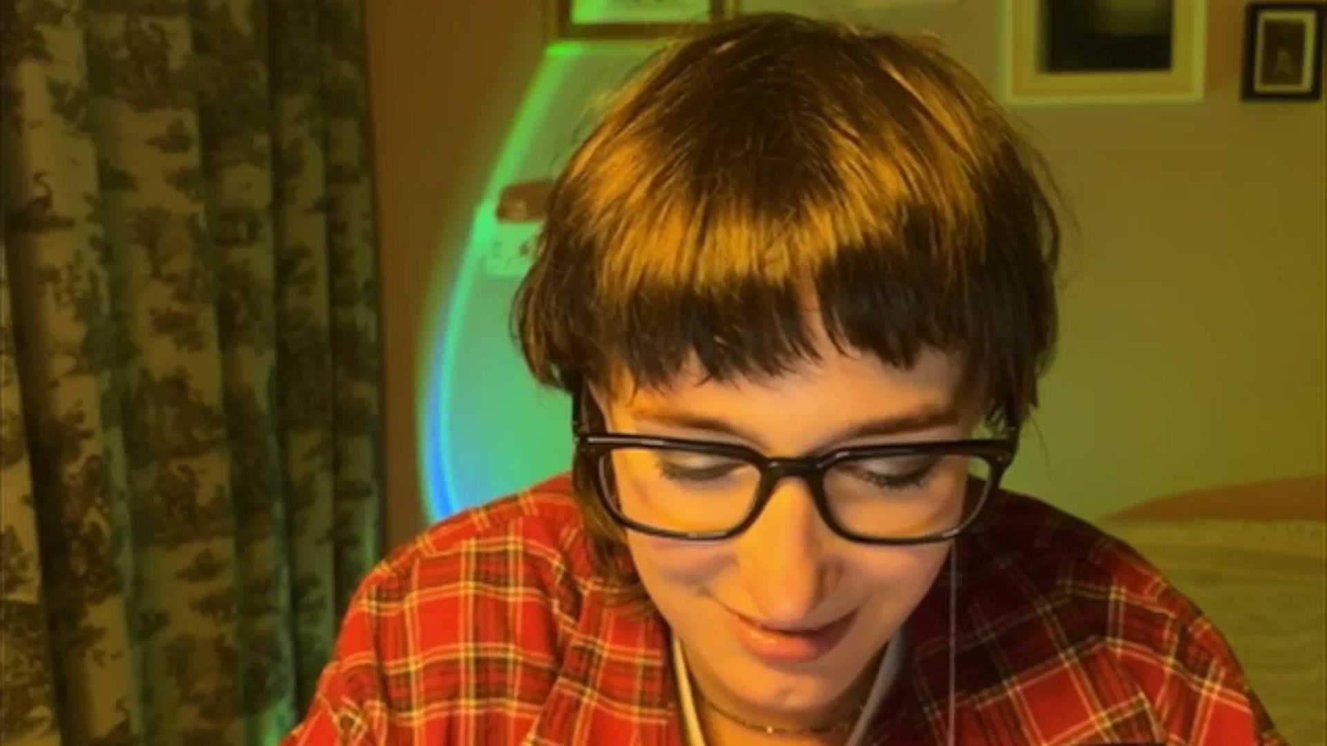Gallery image thumbnail from LoooneyTunes's myfreecams stream on, 05/21/2025, 21:02 image 16 of 20