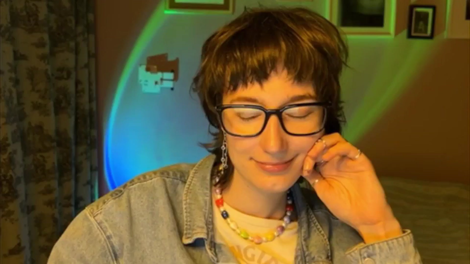 Gallery image thumbnail from LoooneyTunes's myfreecams stream on, 05/25/2025, 22:01 image 7 of 20