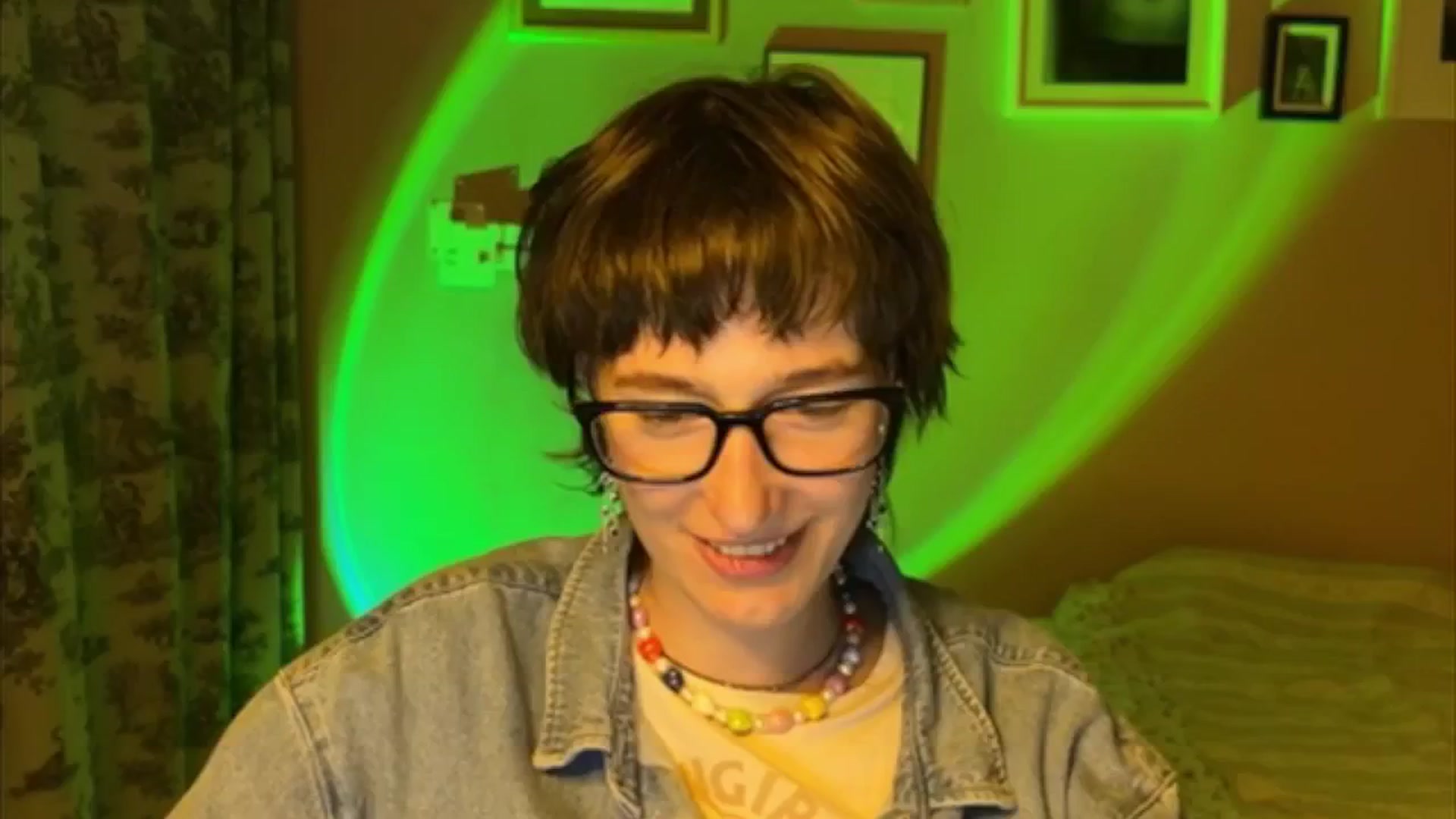 Gallery image thumbnail from LoooneyTunes's myfreecams stream on, 05/25/2025, 22:01 image 20 of 20