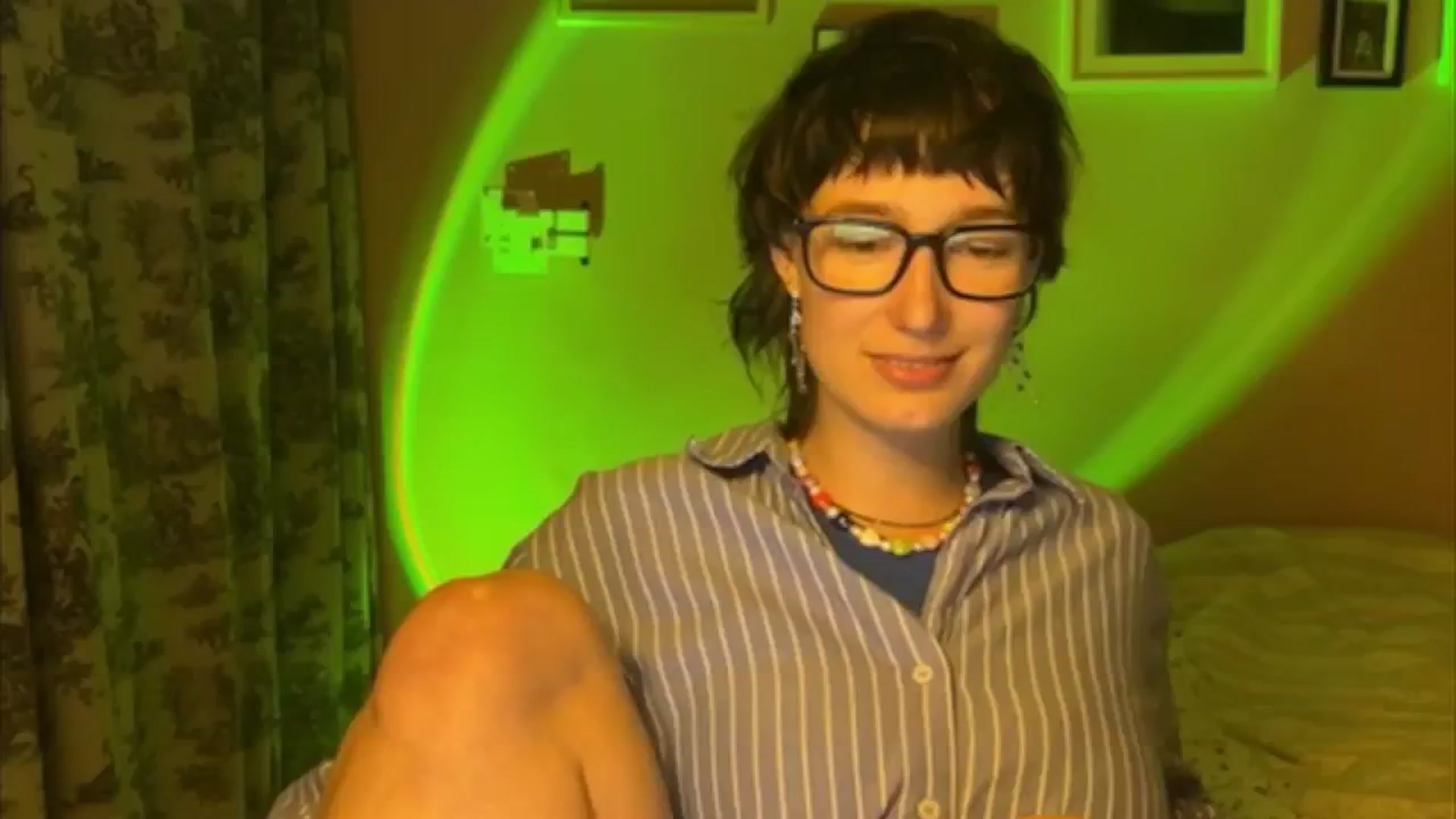 Gallery image thumbnail from LoooneyTunes's myfreecams stream on, 05/26/2025, 19:06 image 20 of 20