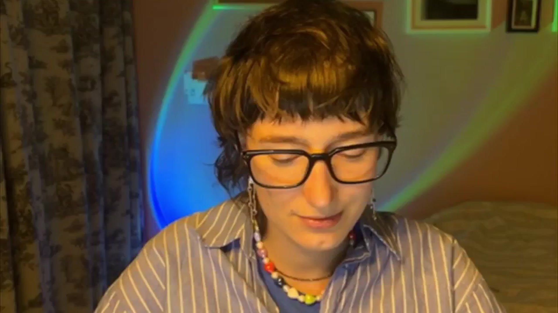 Gallery image thumbnail from LoooneyTunes's myfreecams stream on, 05/26/2025, 19:06 image 13 of 20
