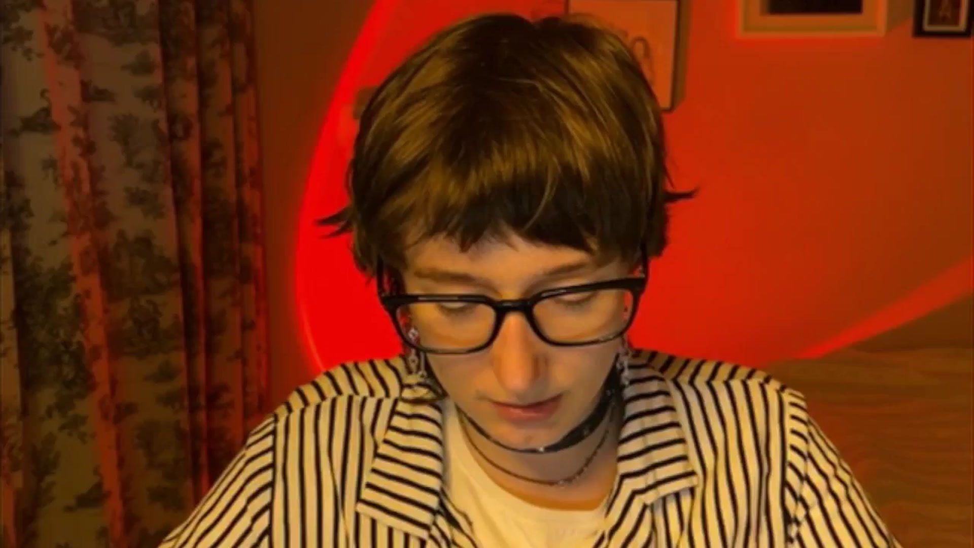 Gallery image thumbnail from LoooneyTunes's myfreecams stream on, 05/27/2025, 18:47 image 7 of 20