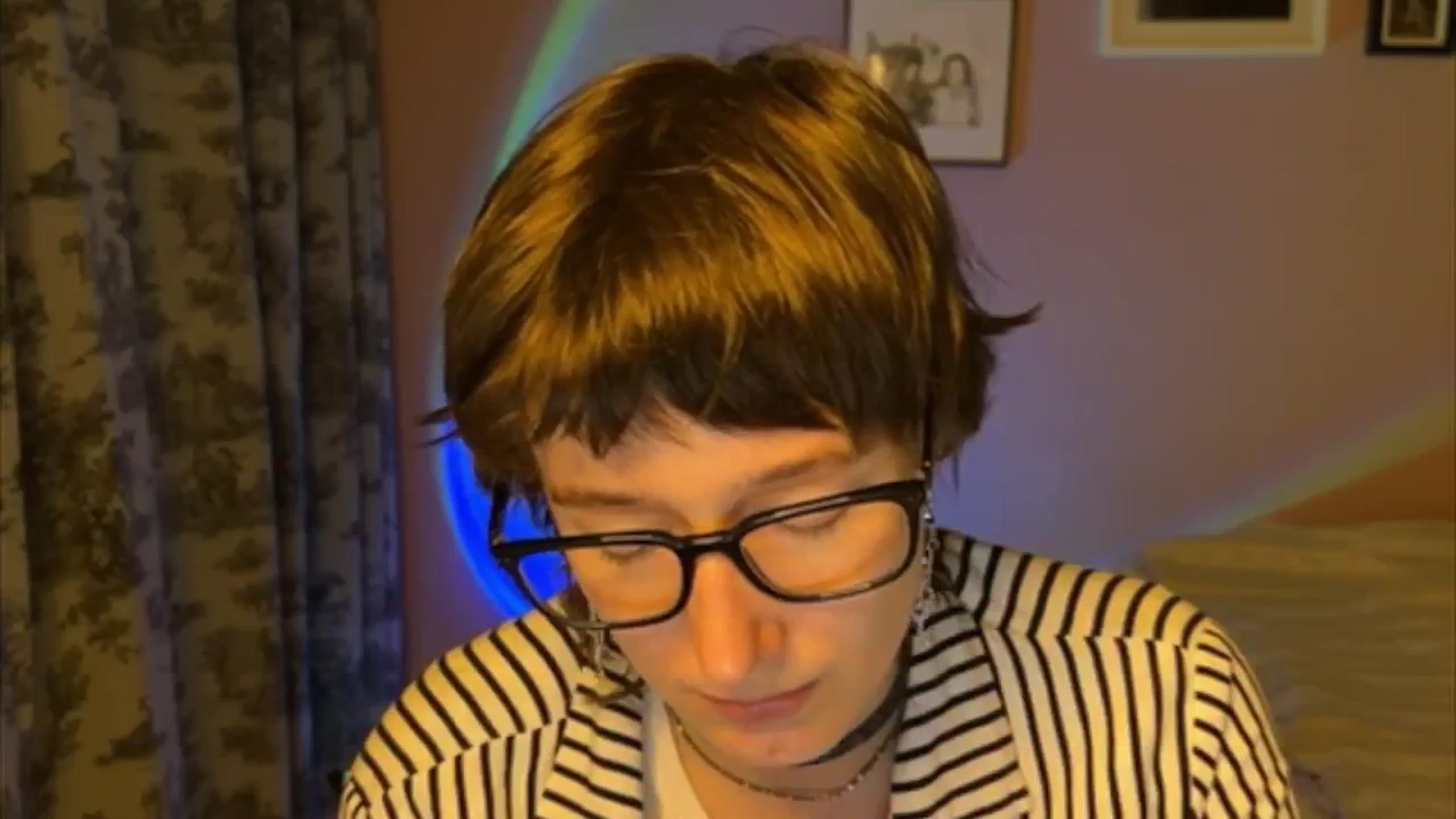 Gallery image thumbnail from LoooneyTunes's myfreecams stream on, 05/27/2025, 18:47 image 15 of 20