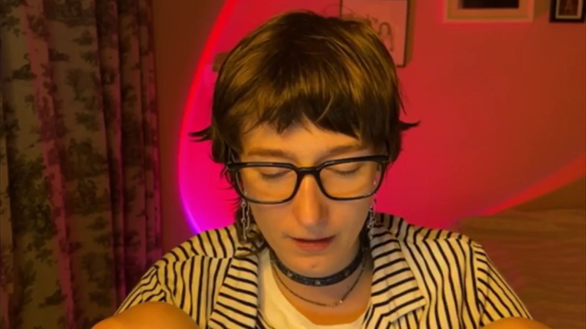 Gallery image thumbnail from LoooneyTunes's myfreecams stream on, 05/27/2025, 18:47 image 9 of 20