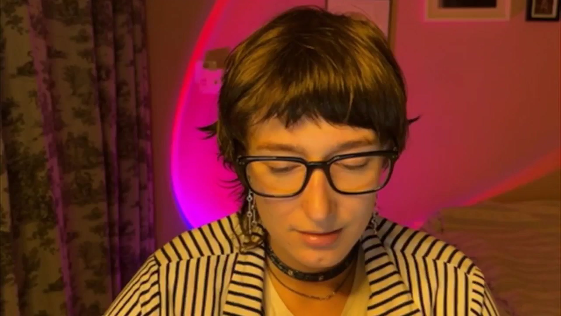 Gallery image thumbnail from LoooneyTunes's myfreecams stream on, 05/27/2025, 19:52 image 6 of 20