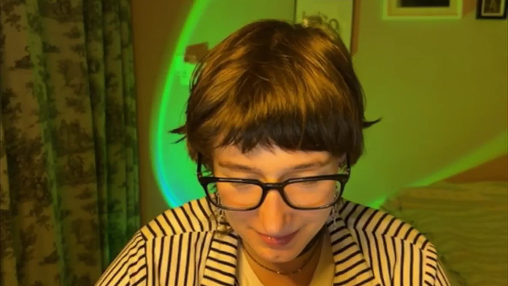 Gallery image thumbnail from LoooneyTunes's myfreecams stream on, 05/27/2025, 19:52 image 7 of 20