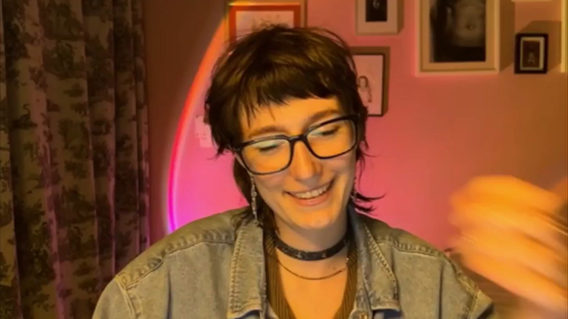 Gallery image thumbnail from LoooneyTunes's myfreecams stream on, 05/28/2025, 22:12 image 14 of 20