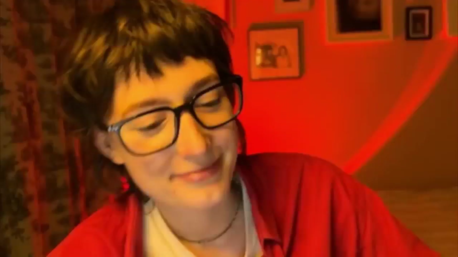 Gallery image thumbnail from LoooneyTunes's myfreecams stream on, 05/30/2025, 21:03 image 16 of 20