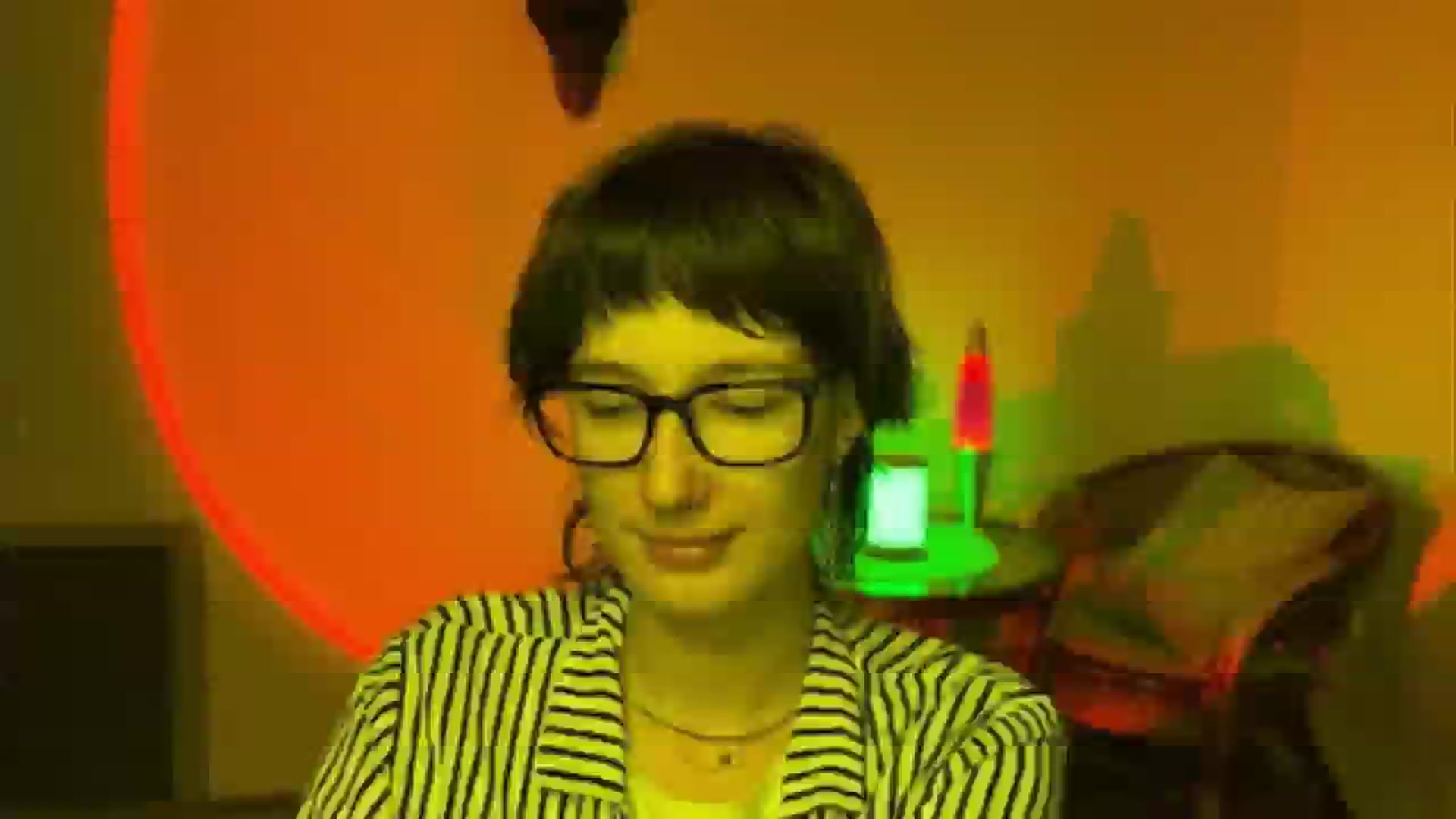 Gallery image thumbnail from LoooneyTunes's myfreecams stream on, 06/13/2025, 19:55 image 16 of 20