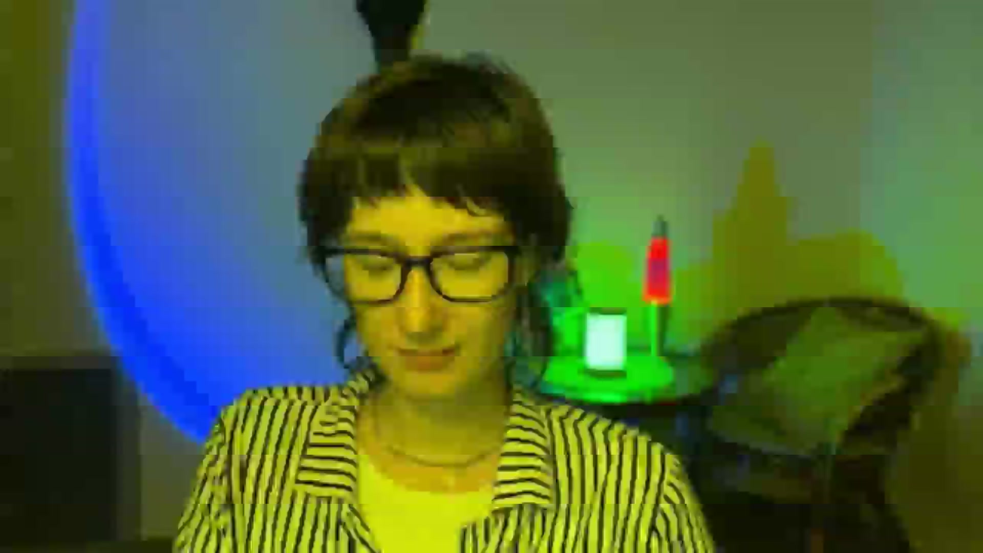 Gallery image thumbnail from LoooneyTunes's myfreecams stream on, 06/13/2025, 20:14 image 17 of 20
