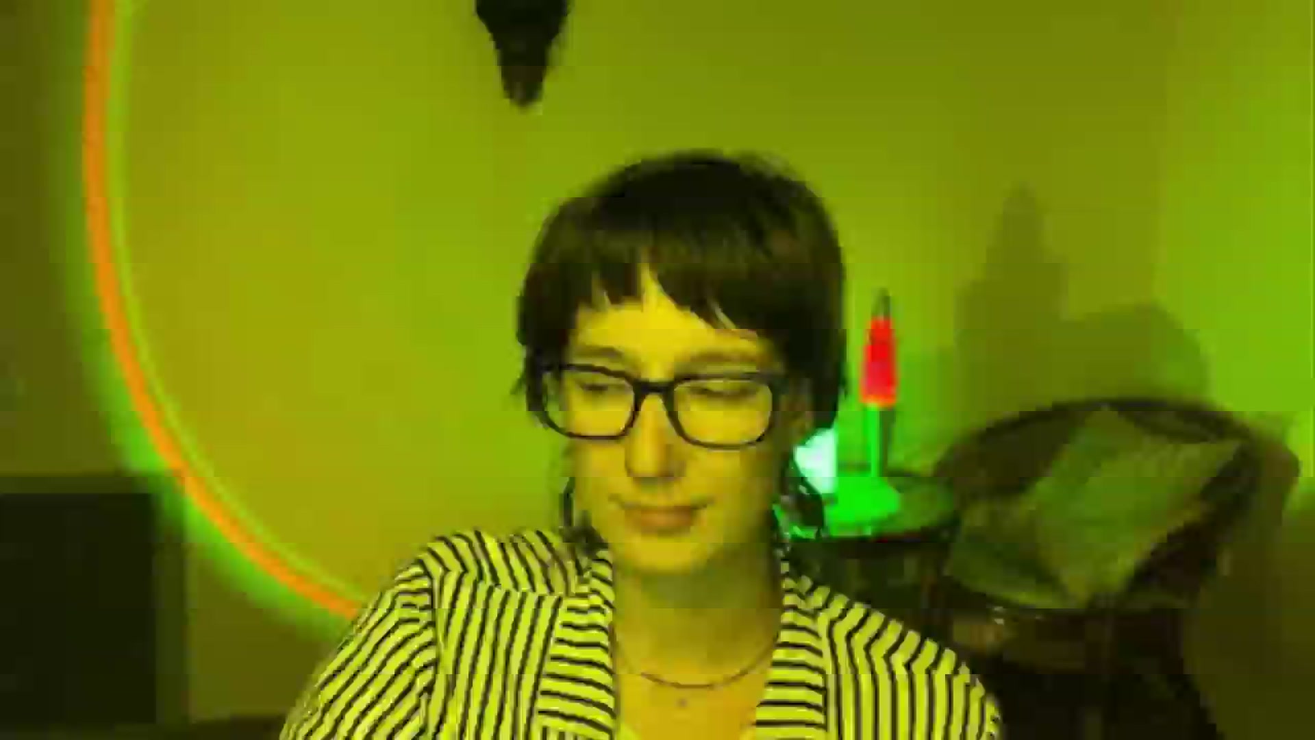 Gallery image thumbnail from LoooneyTunes's myfreecams stream on, 06/13/2025, 21:13 image 12 of 20