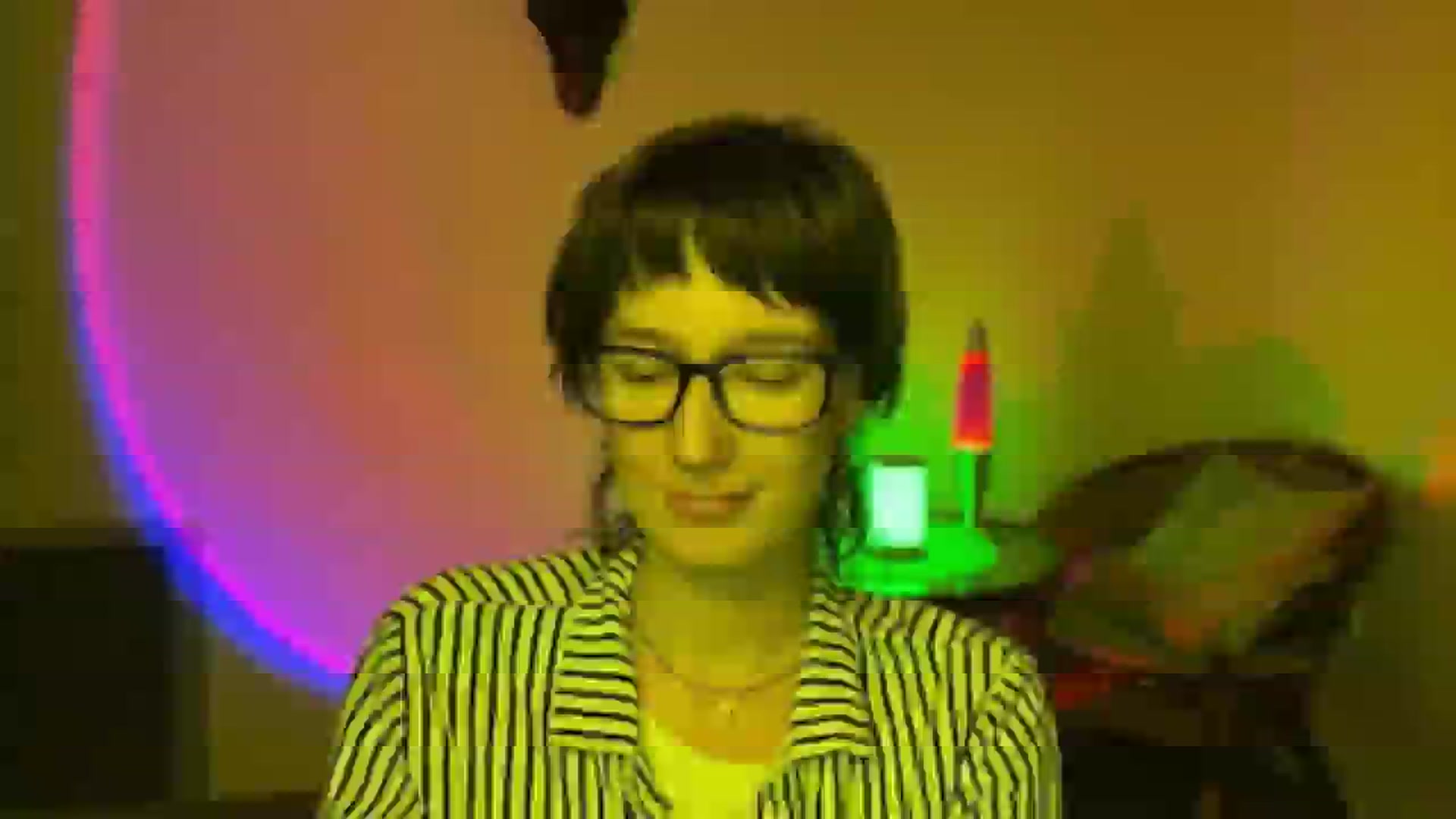 Gallery image thumbnail from LoooneyTunes's myfreecams stream on, 06/13/2025, 22:24 image 7 of 20
