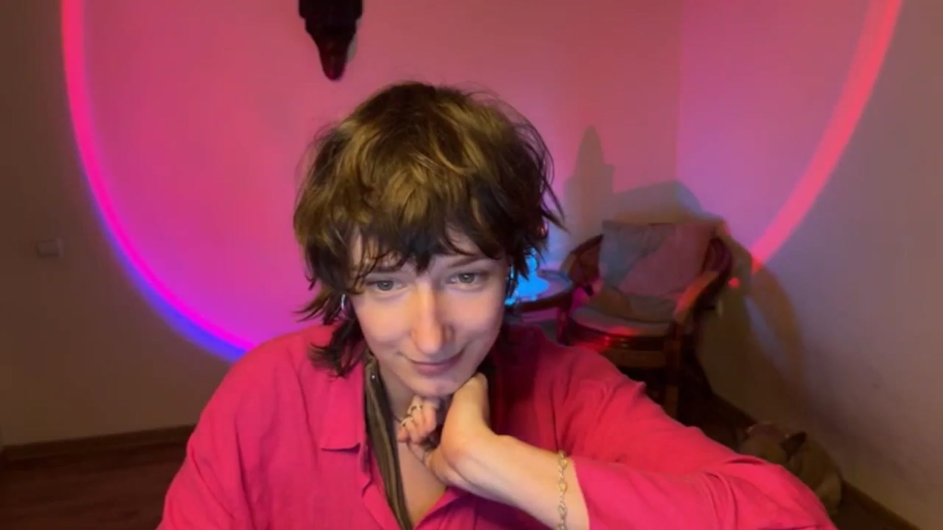 Gallery image thumbnail from LoooneyTunes's myfreecams stream on, 09/16/2025, 20:20 image 17 of 20