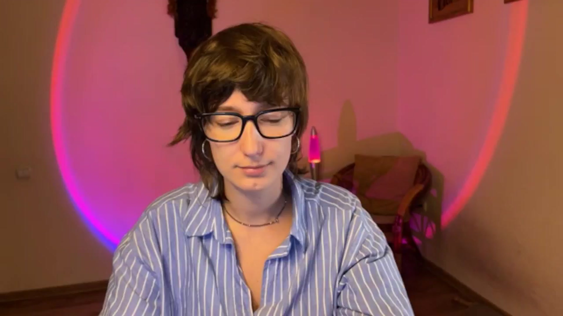 Gallery image thumbnail from LoooneyTunes's myfreecams stream on, 09/17/2025, 12:55 image 15 of 20