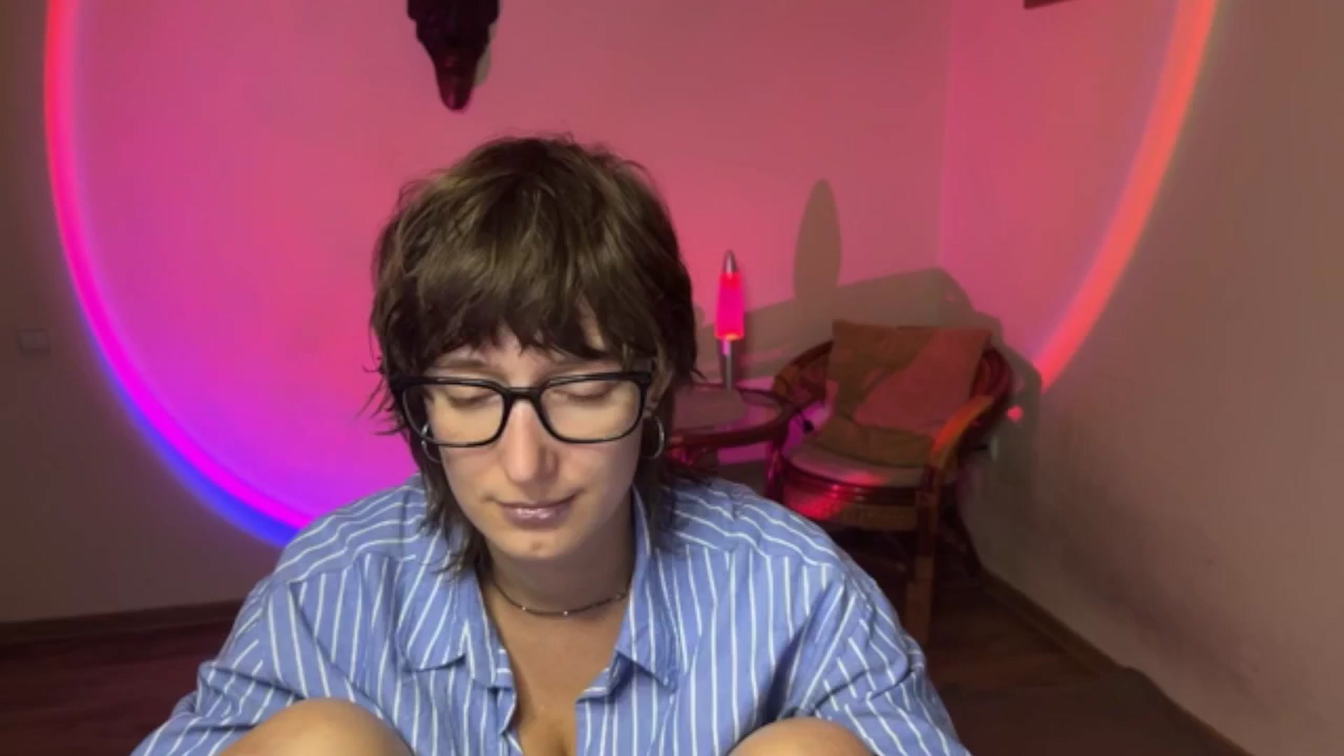 Gallery image thumbnail from LoooneyTunes's myfreecams stream on, 09/17/2025, 18:43 image 7 of 20