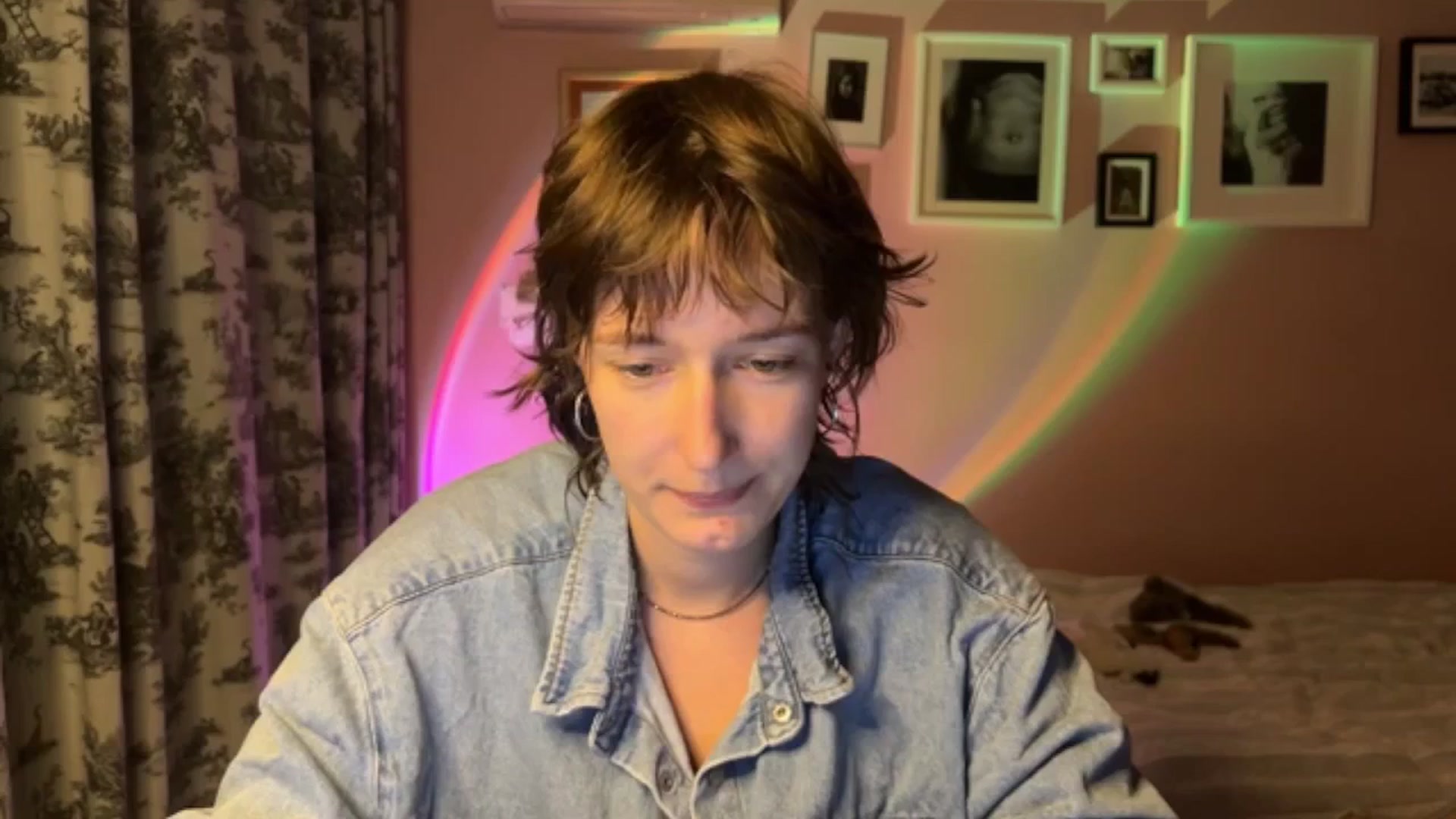 Gallery image thumbnail from LoooneyTunes's myfreecams stream on, 09/29/2025, 20:54 image 17 of 20
