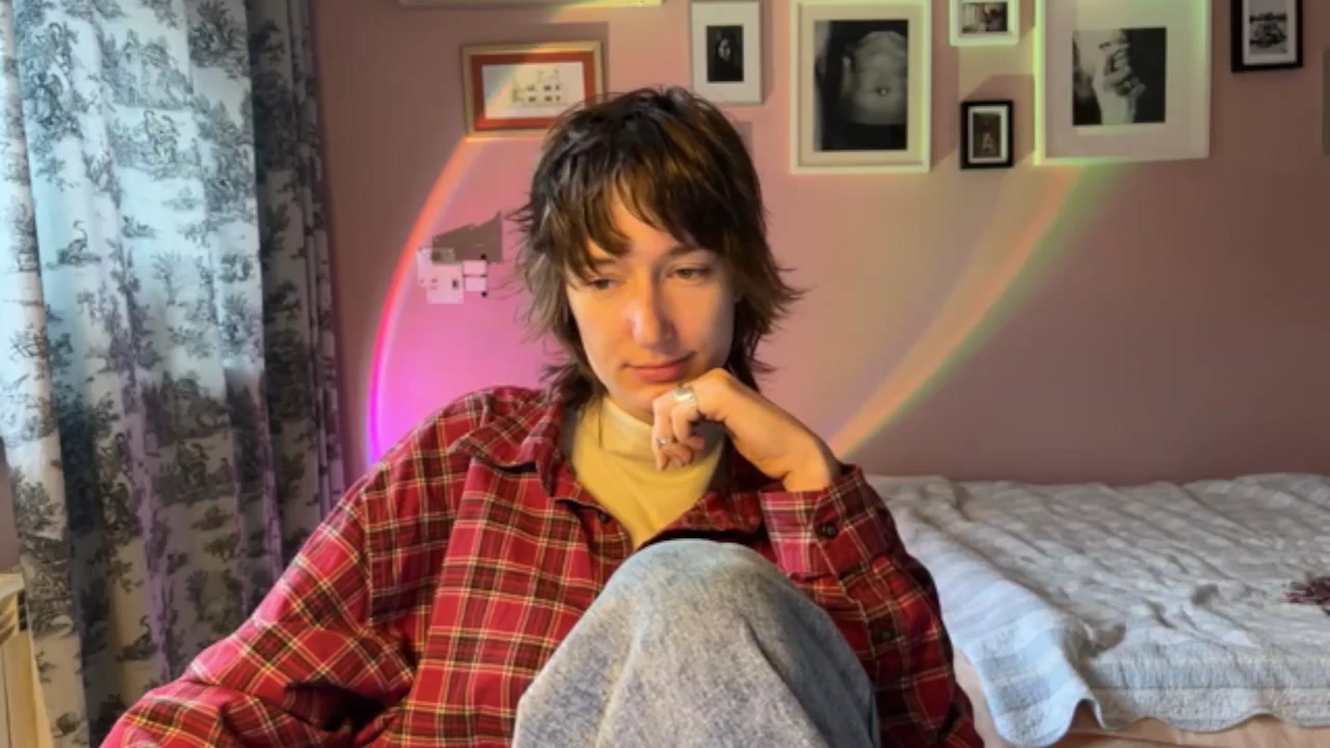 Gallery image thumbnail from LoooneyTunes's myfreecams stream on, 10/12/2025, 15:02 image 16 of 20