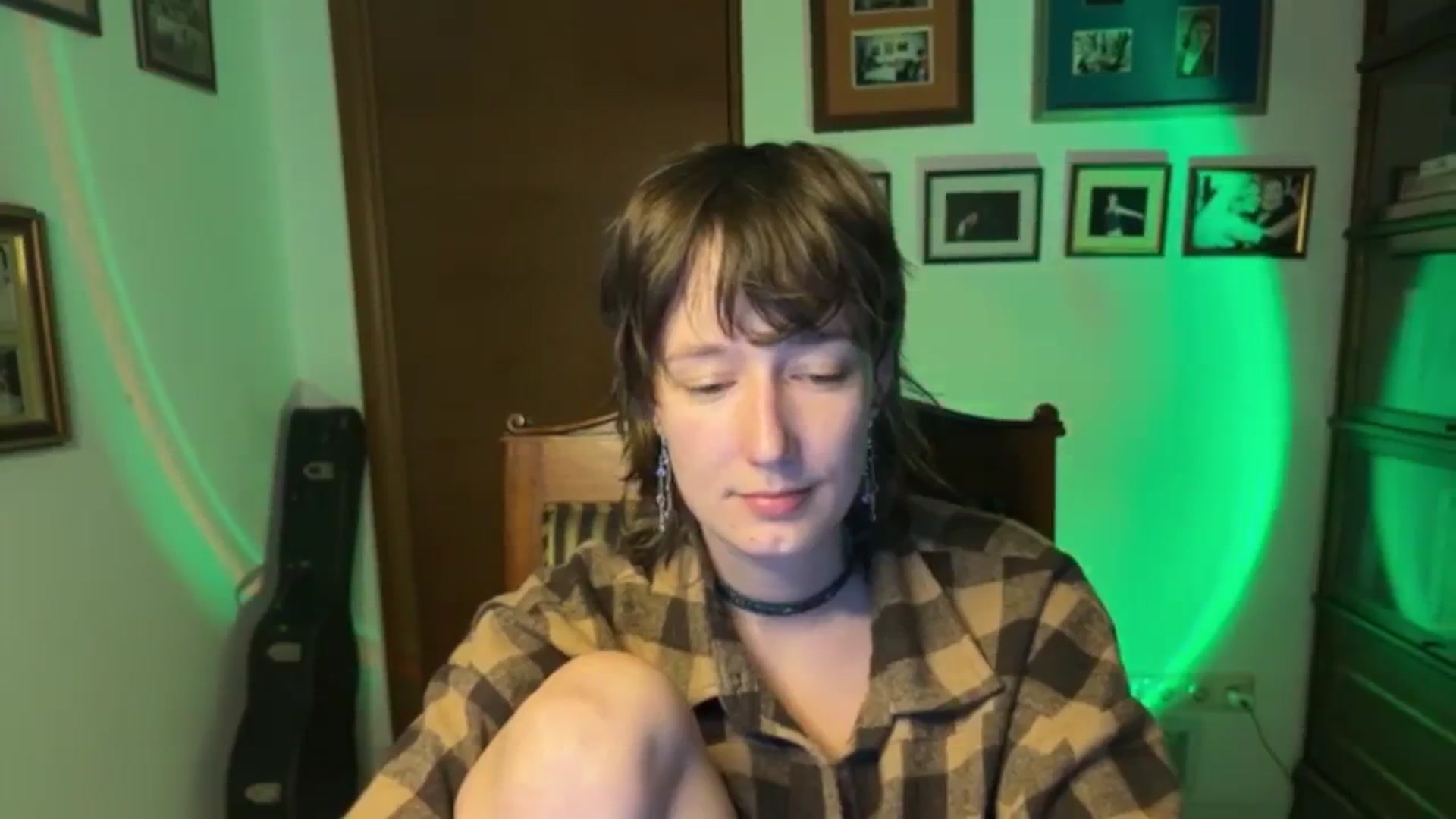 Gallery image thumbnail from LoooneyTunes's myfreecams stream on, 11/10/2025, 02:24 image 14 of 20
