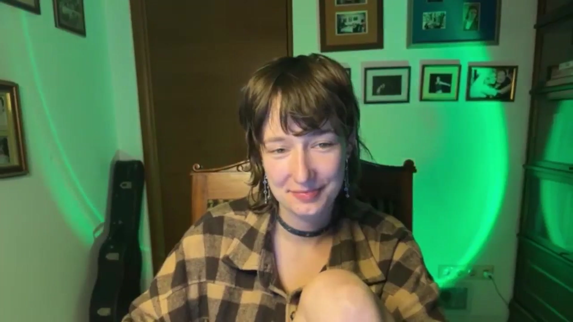 Gallery image thumbnail from LoooneyTunes's myfreecams stream on, 11/10/2025, 02:24 image 5 of 20