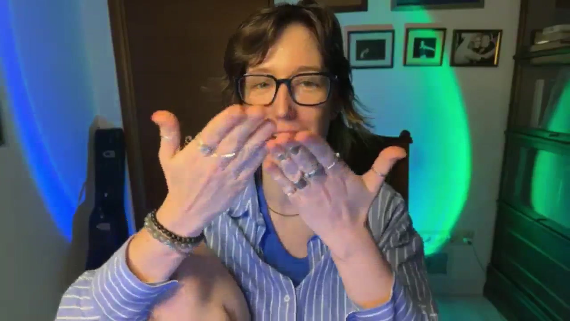 Gallery image thumbnail from LoooneyTunes's myfreecams stream on, 12/07/2025, 20:48 image 18 of 20