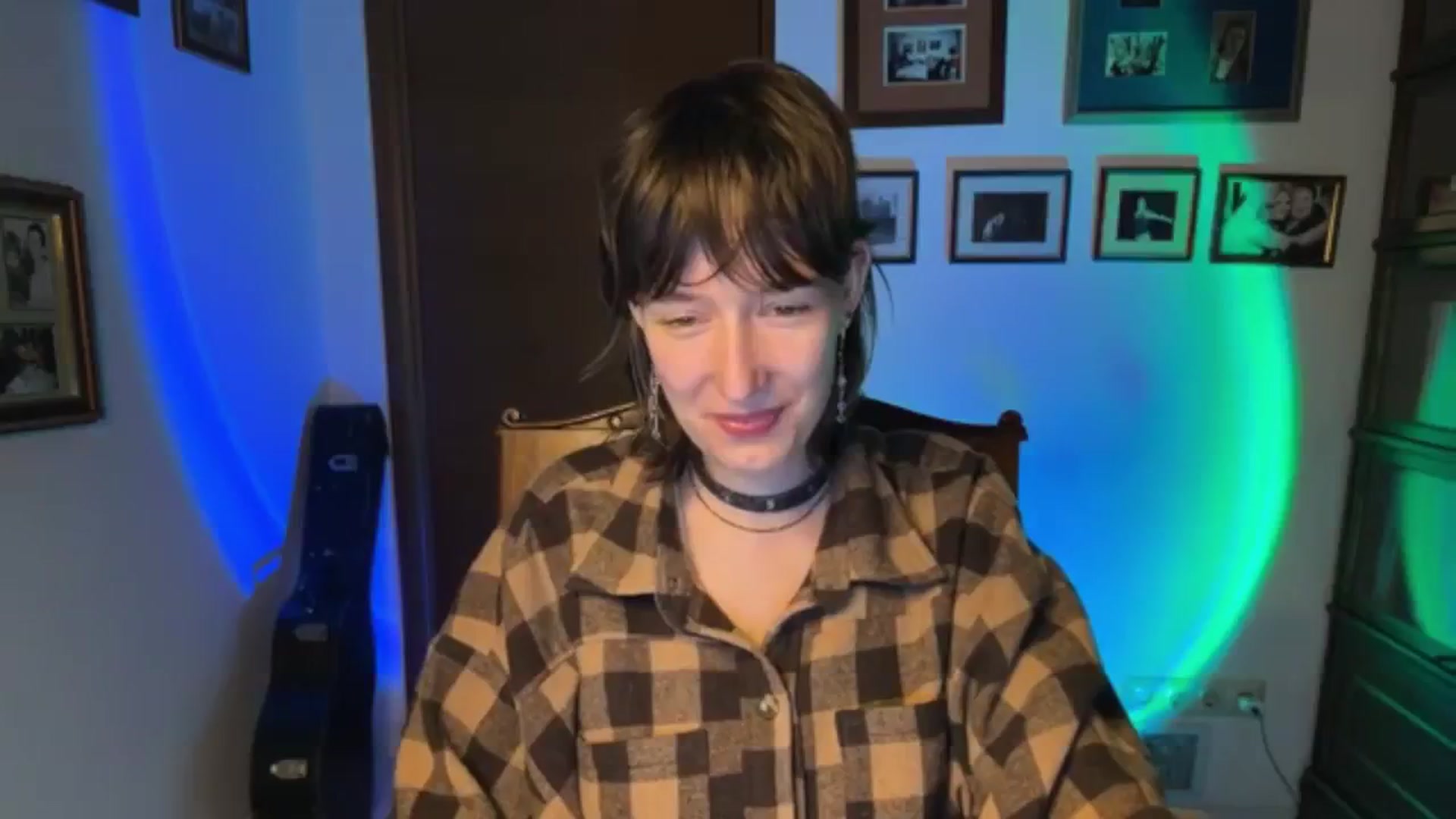Gallery image thumbnail from LoooneyTunes's myfreecams stream on, 12/16/2025, 17:40 image 18 of 20