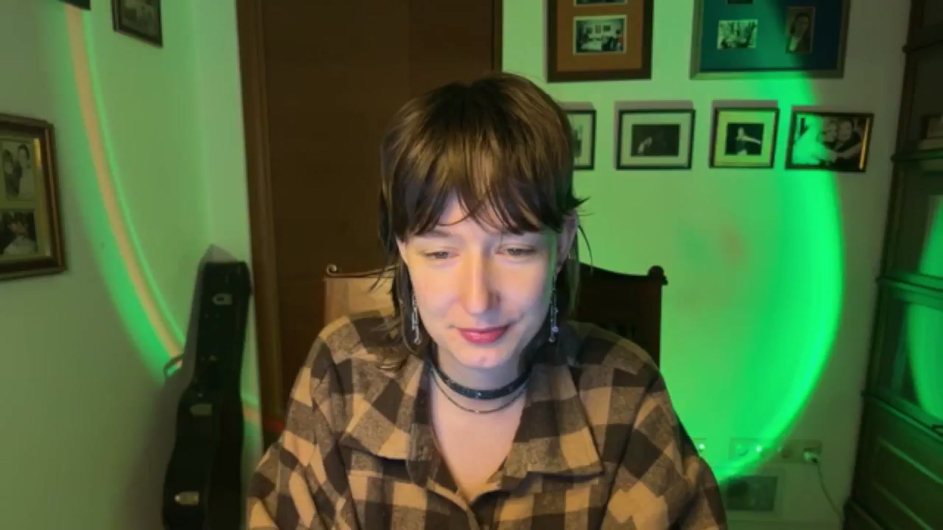 Gallery image thumbnail from LoooneyTunes's myfreecams stream on, 12/16/2025, 17:40 image 17 of 20
