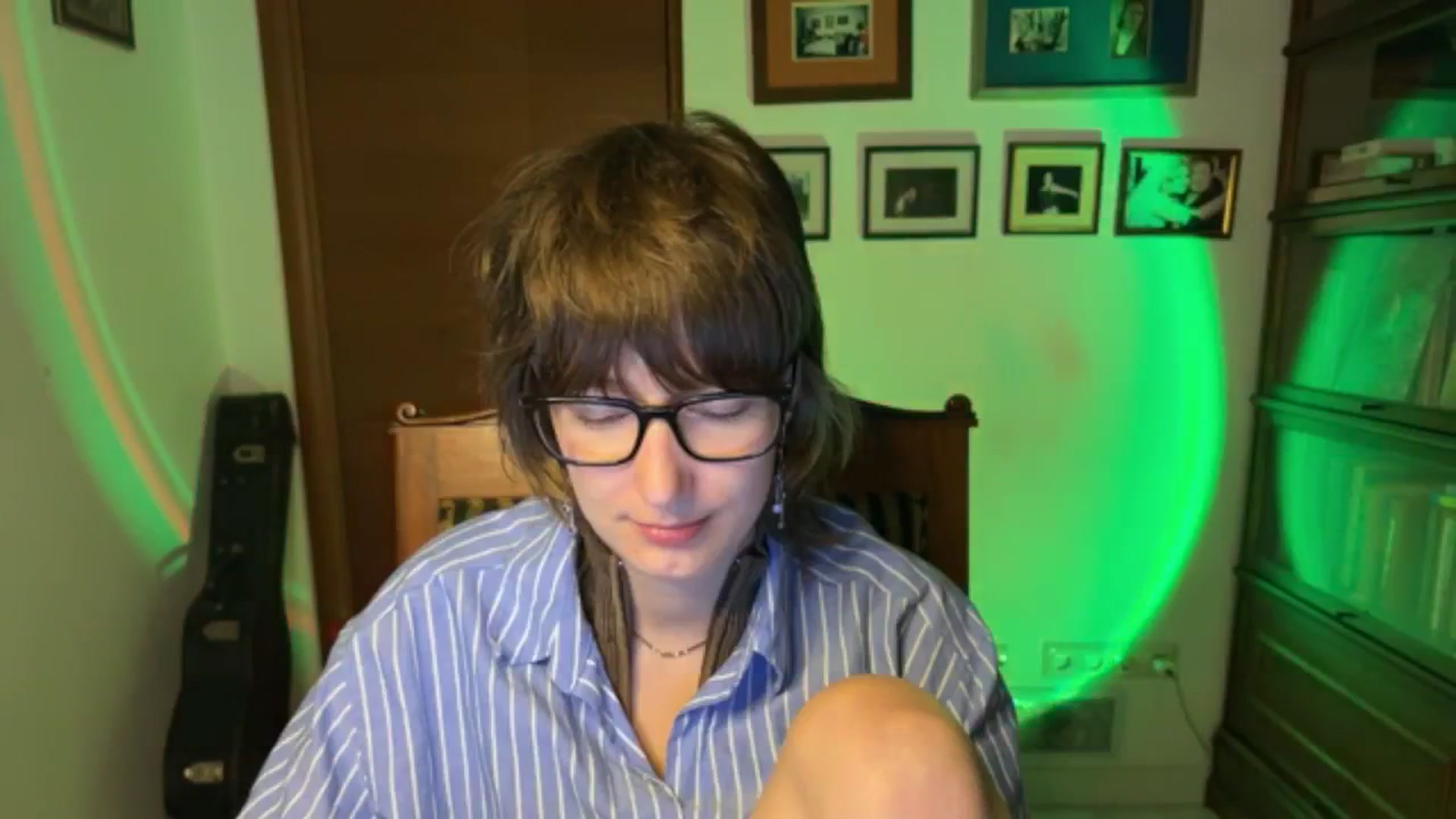 Gallery image thumbnail from LoooneyTunes's myfreecams stream on, 12/17/2025, 20:13 image 9 of 20